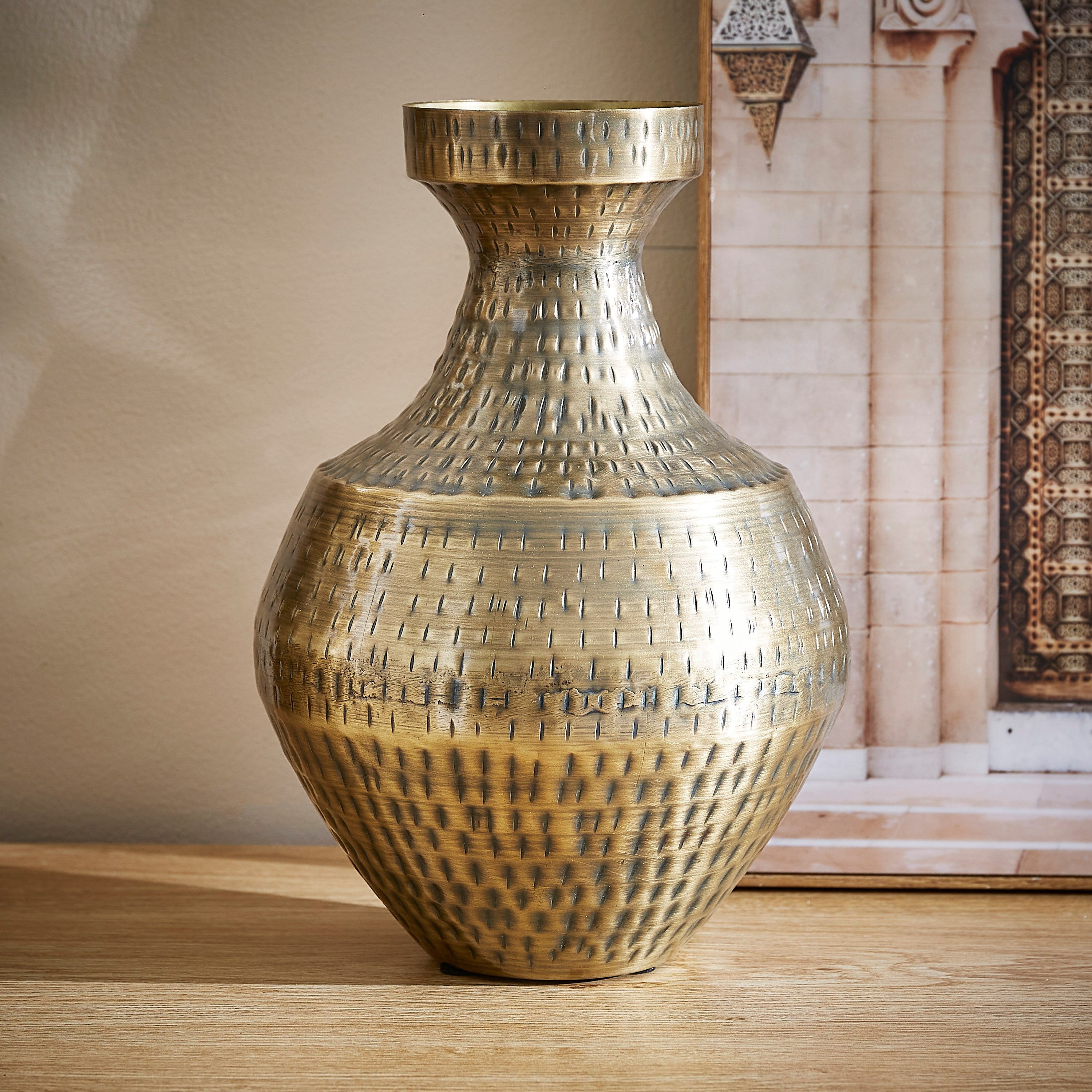 مزهرية ماتاكا معدنية بطابع تجريدي من إنارة - 21x21x30 سم-hbxbedroom-decorandaccessories-vases-image-3
