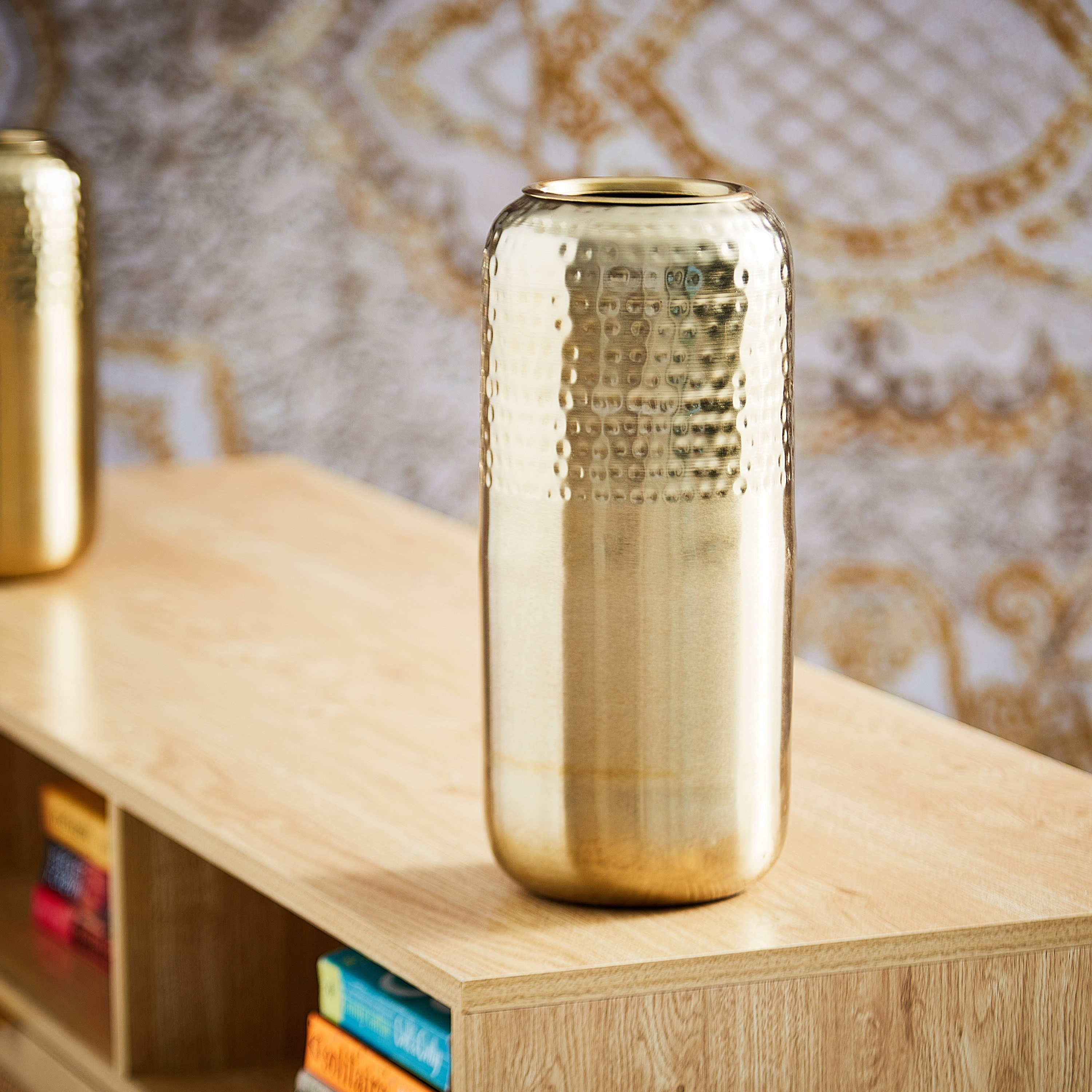 مزهرية صغيرة معدنية مزدوجة الملمس من إنارة - 15x15x32 سم-hbxbedroom-decorandaccessories-vases-image-2