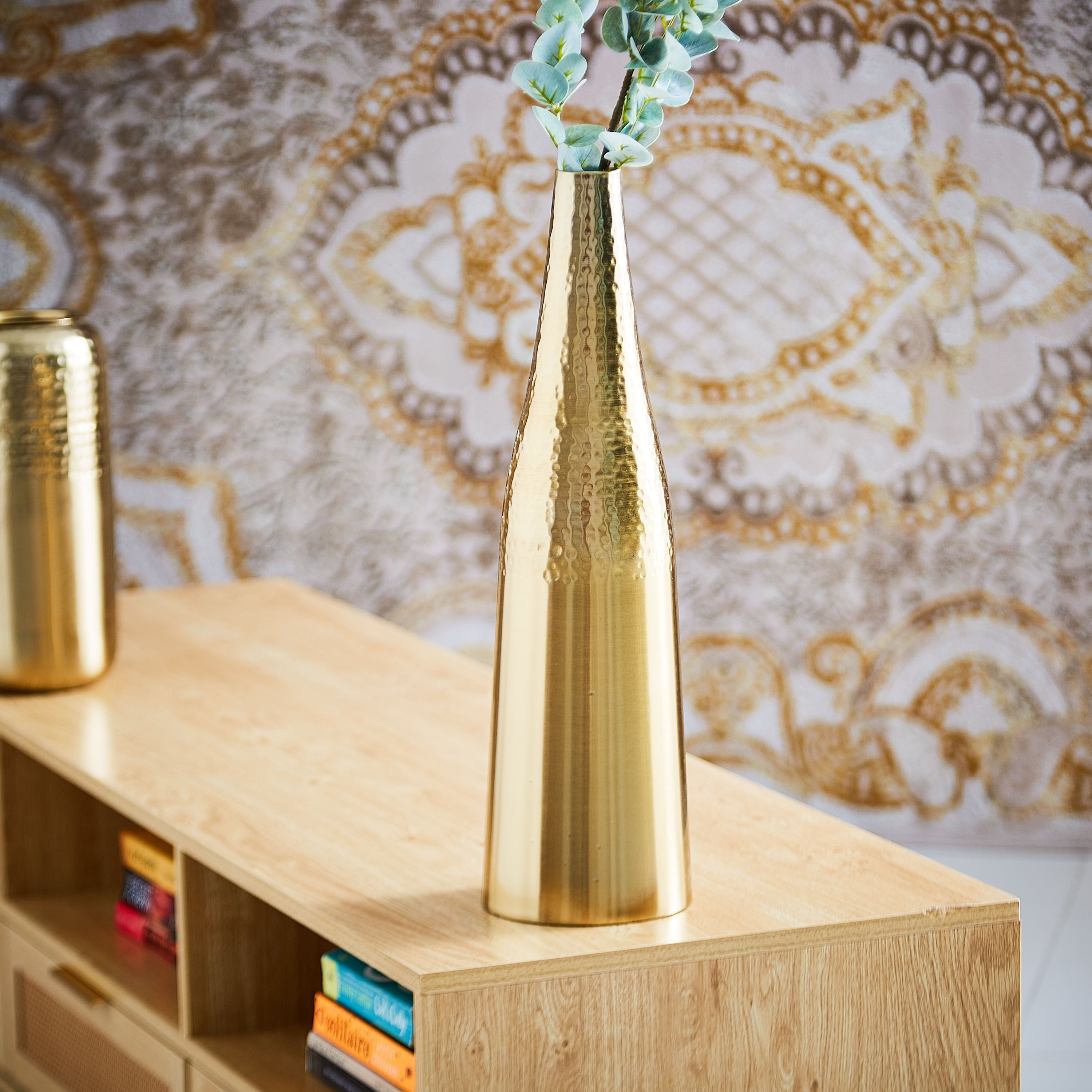 مزهرية معدنية طويلة مخروطية الشكل من إنارة - 15×15×50 سم-hbxbedroom-decorandaccessories-vases-image-1