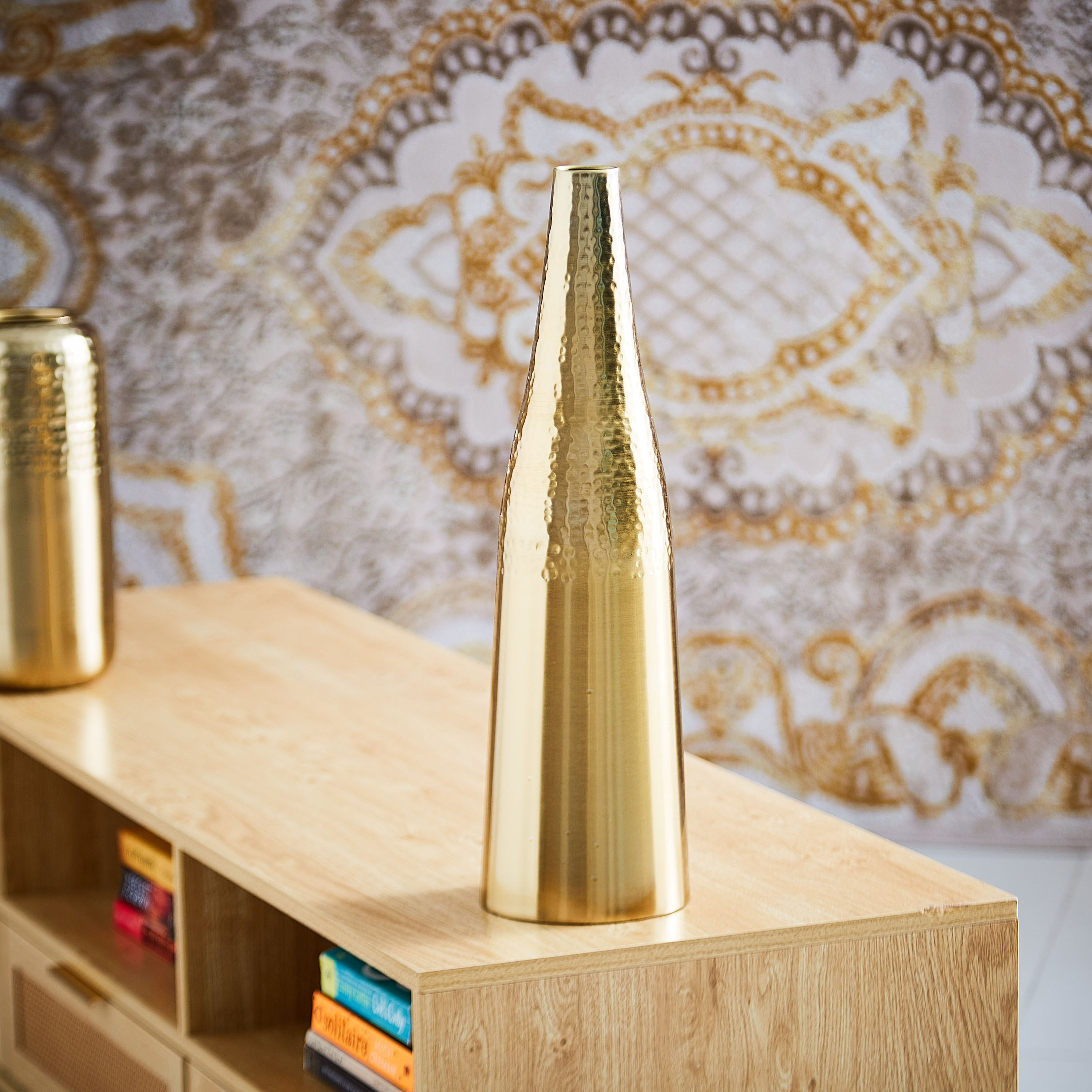 مزهرية معدنية طويلة مخروطية الشكل من إنارة - 15×15×50 سم-hbxbedroom-decorandaccessories-vases-image-2