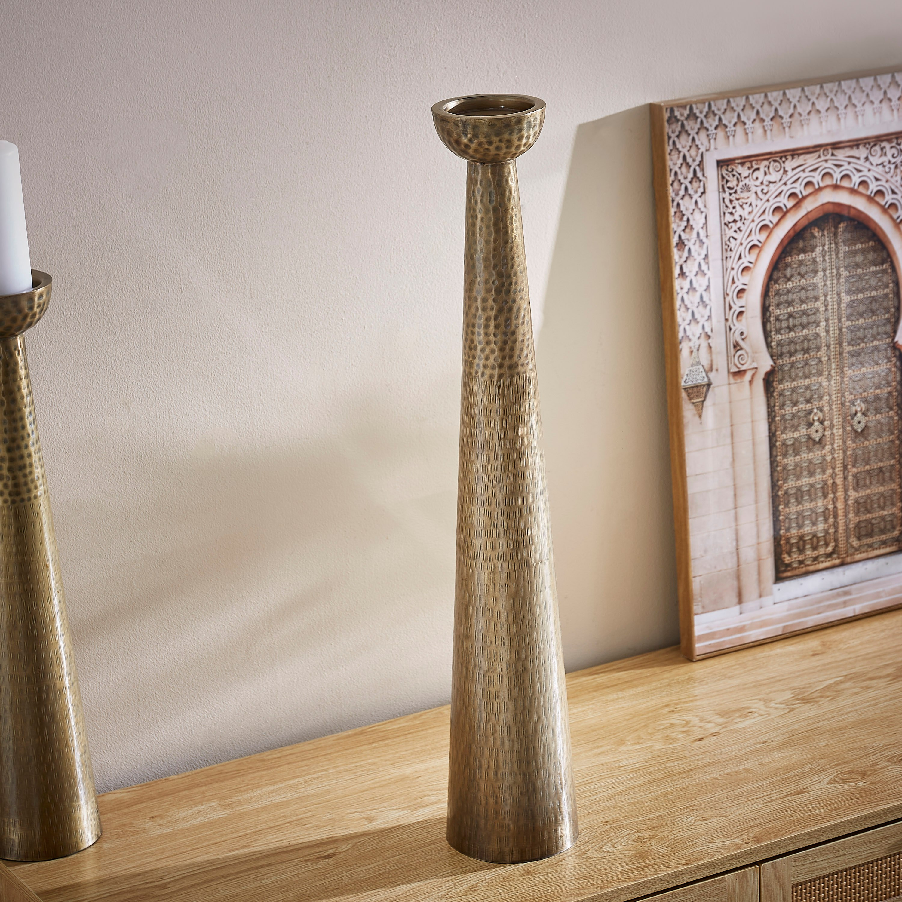 حامل شموع معدني طويل بارز الملمس من إنارة - 15x15x70 سم-hbxlivingroom-decorandaccessories-candleholders-image-2