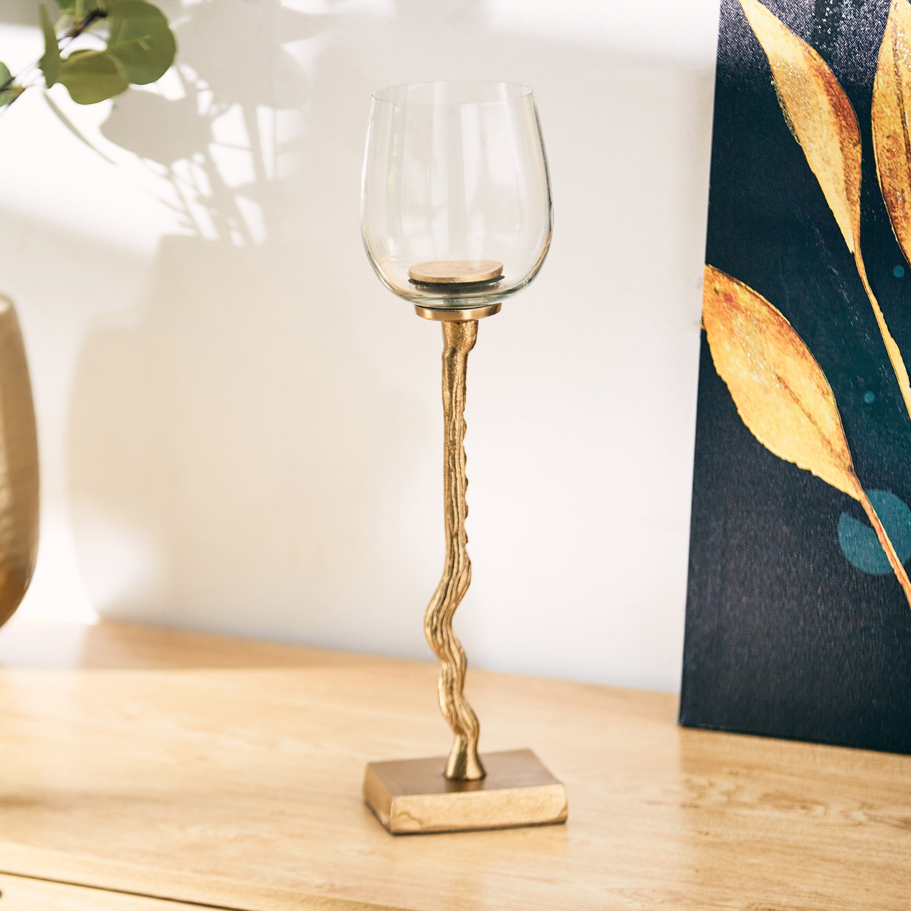 فانوس زجاجي منقوش بحامل من سكاوت- 10x10x38  سم-hbxlivingroom-decorandaccessories-candleholders-image-1