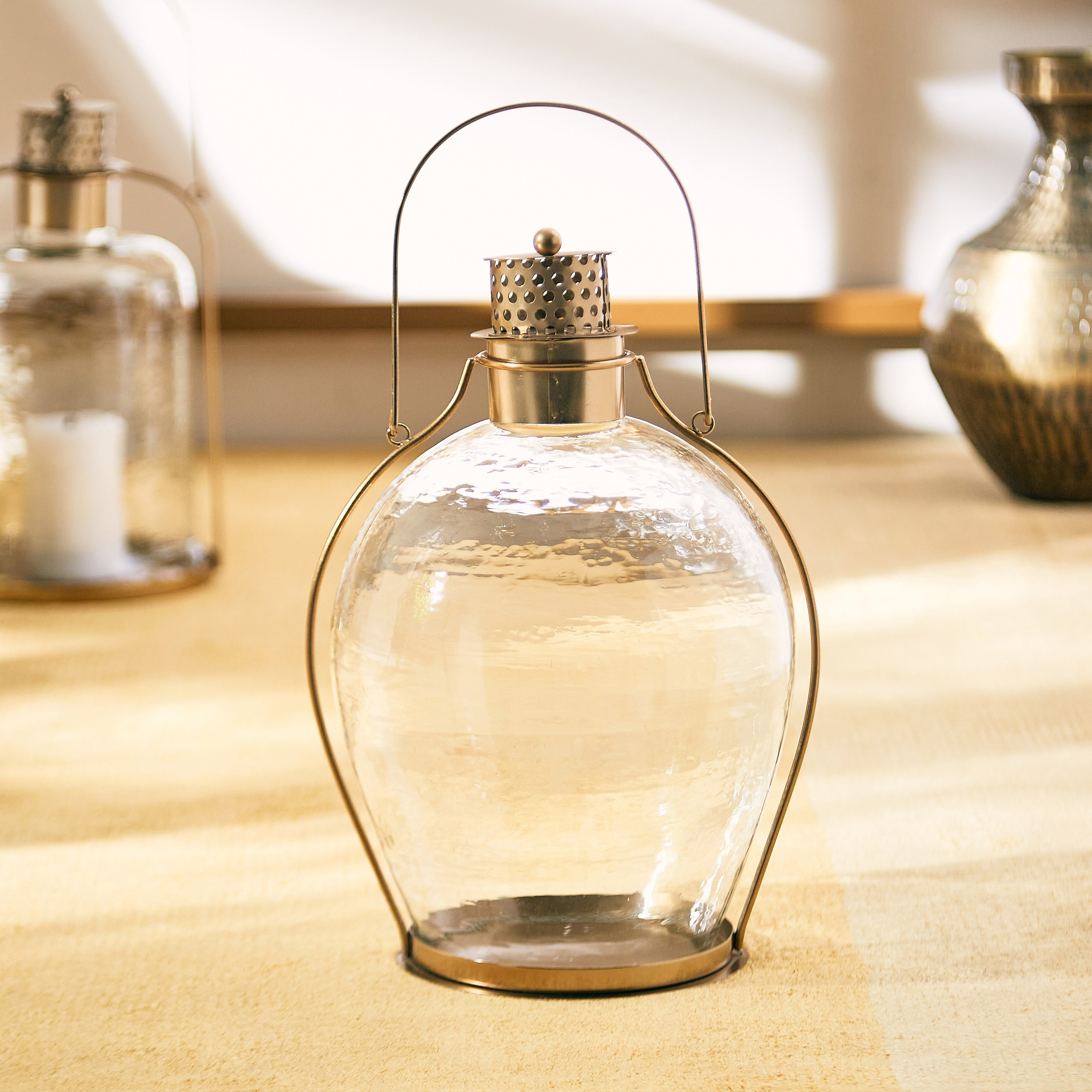 فانوس زجاجي من سكاوت - 17 × 17 × 26 سم-hbxdecorandfurnishings-homeaccessories-lanterns-image-1