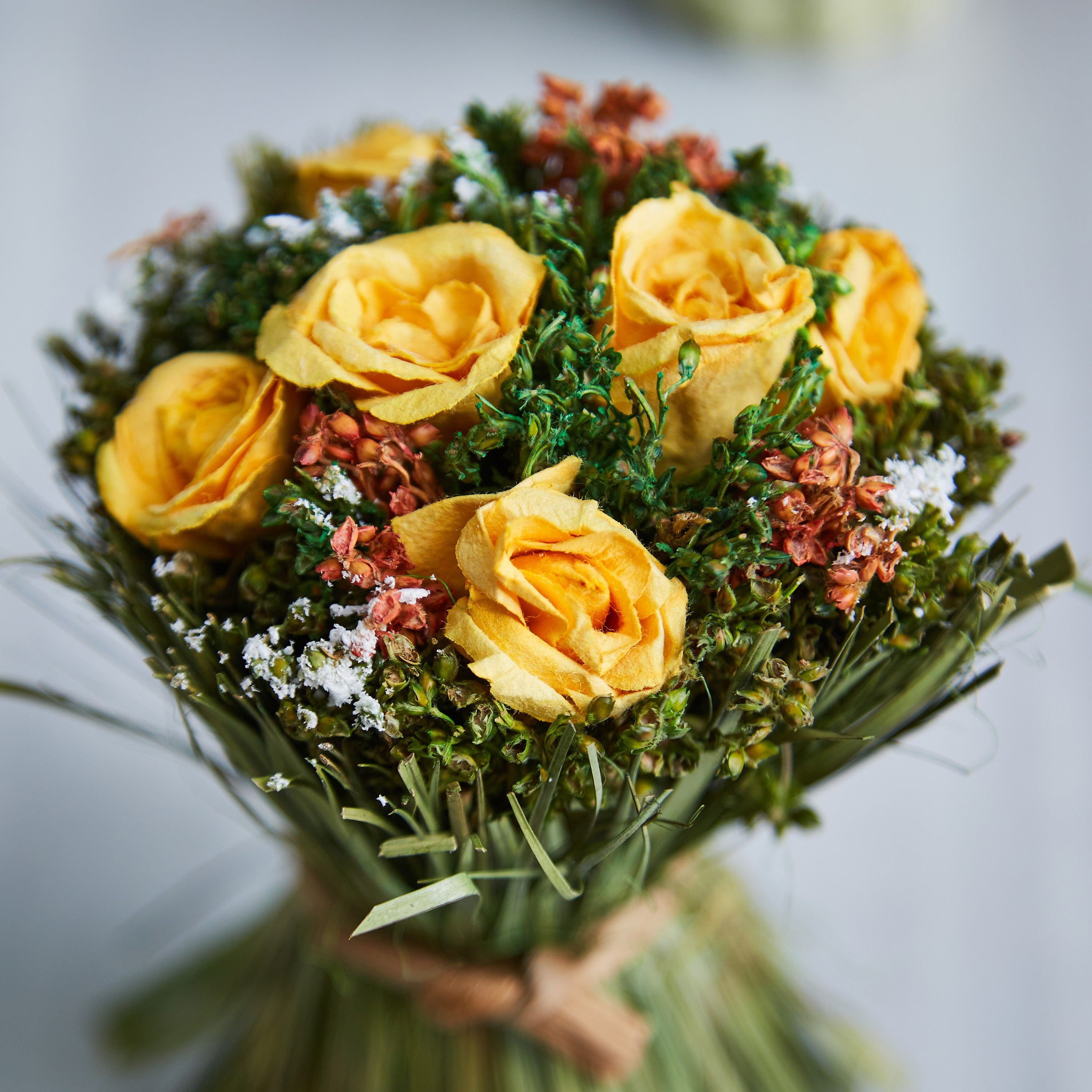 سلة زهور الأقحوان في العشب من إيريس - 17×12×16 سم-hbxdecorandfurnishings-homeaccessories-artificialflowersandplants-image-2