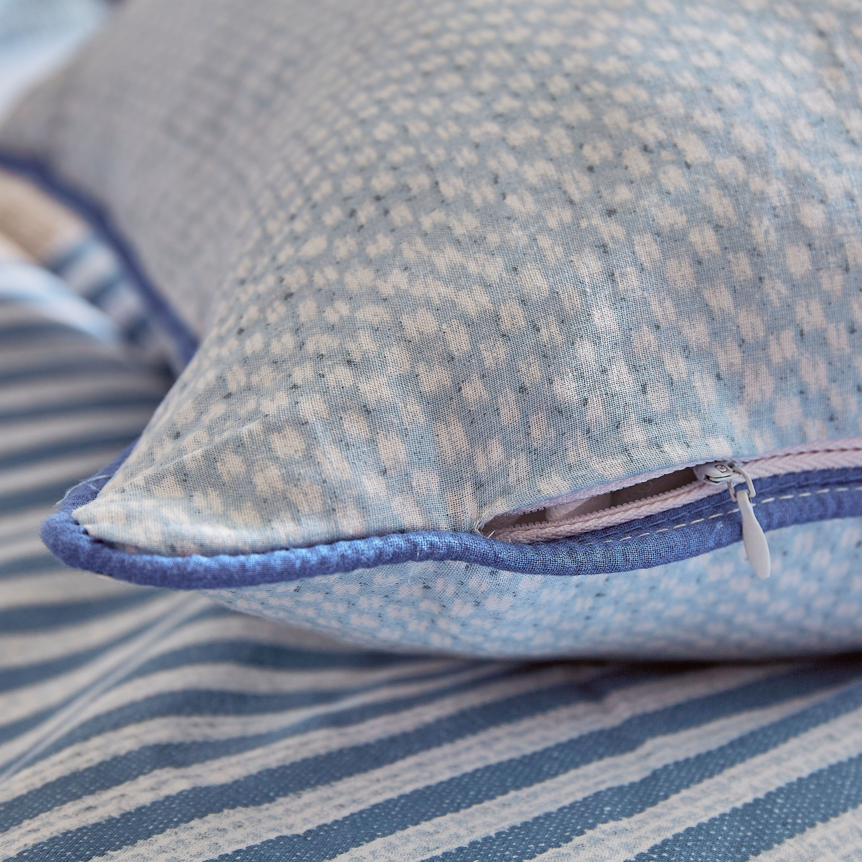Lin Blue Printed 5-Piece Twin Cotton BIAB Comforter Set - 160x220 cm-hbxhomeware-hbxdecorandfurnishings-image-5