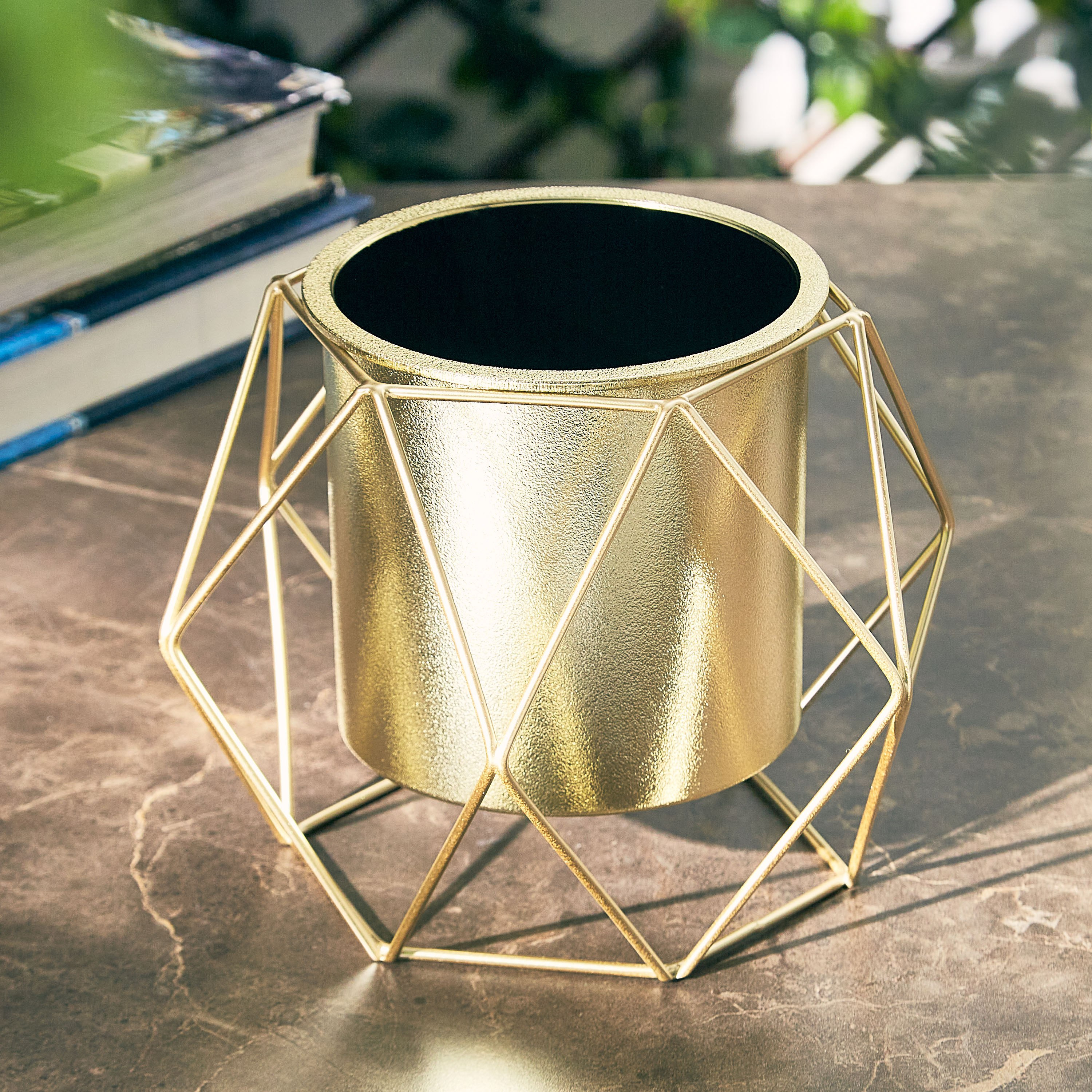 حامل إناء زرع معدني مع وعاء مطلي من ليام - 15x13x17سم-hbxhomeware-hbxdecorandfurnishings-image-1