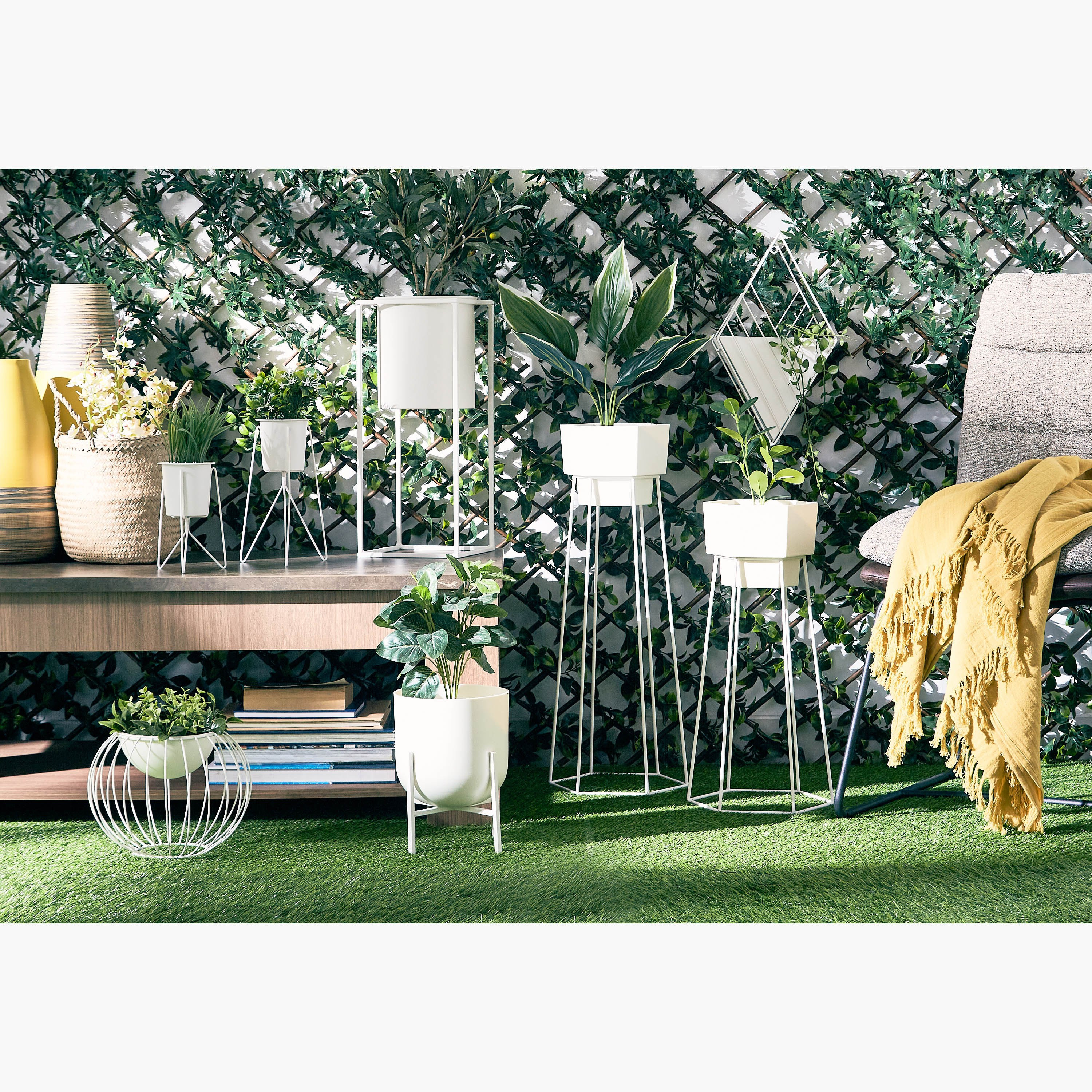 Liam Wall Hanging Metal Planter with Pot - 21x13x39 cm-hbxhomeware-hbxdecorandfurnishings-image-4