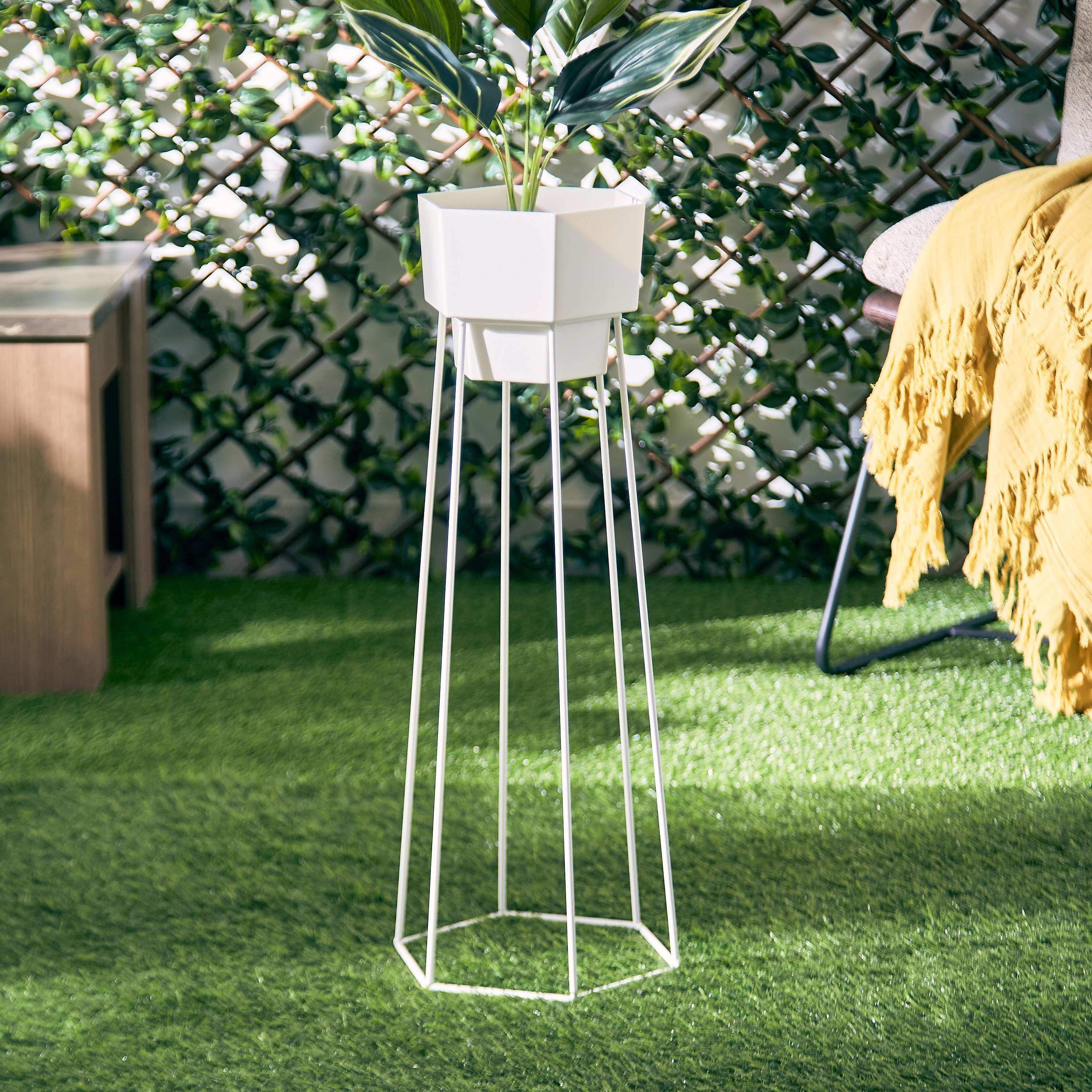 Liam Metal Planter Stand with Pot - 26x22x66 cm-hbxhomeware-hbxdecorandfurnishings-image-2