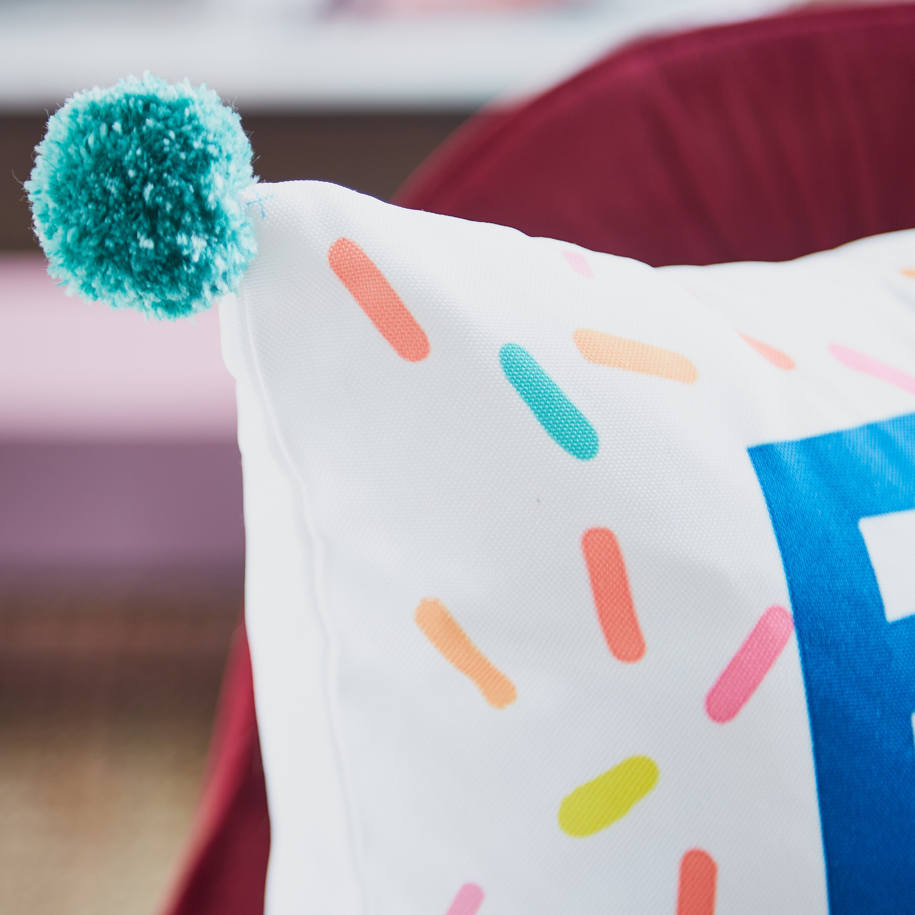 غطاء وسادة بطبعات إيت بلاي واي فاي ريبيت من دالبي- 40×40 سم-hbxhomeware-hbxkidsandyouth-image-2