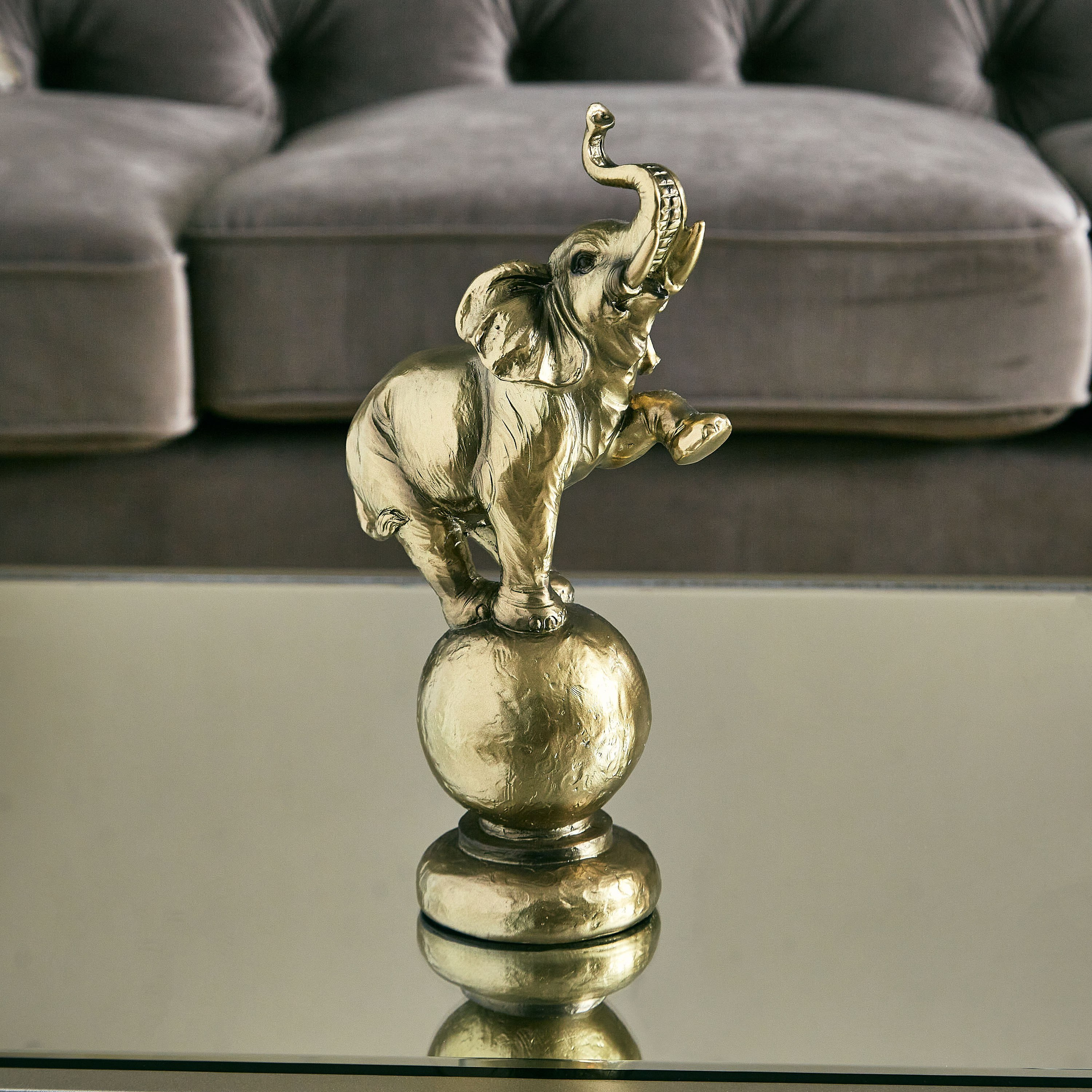 تمثال فيل السيرك على كرة بوليريسين من ميرايا - 14x8.8x27.8 سم-hbxhomeware-homedecor-figurinesandornaments-image-1