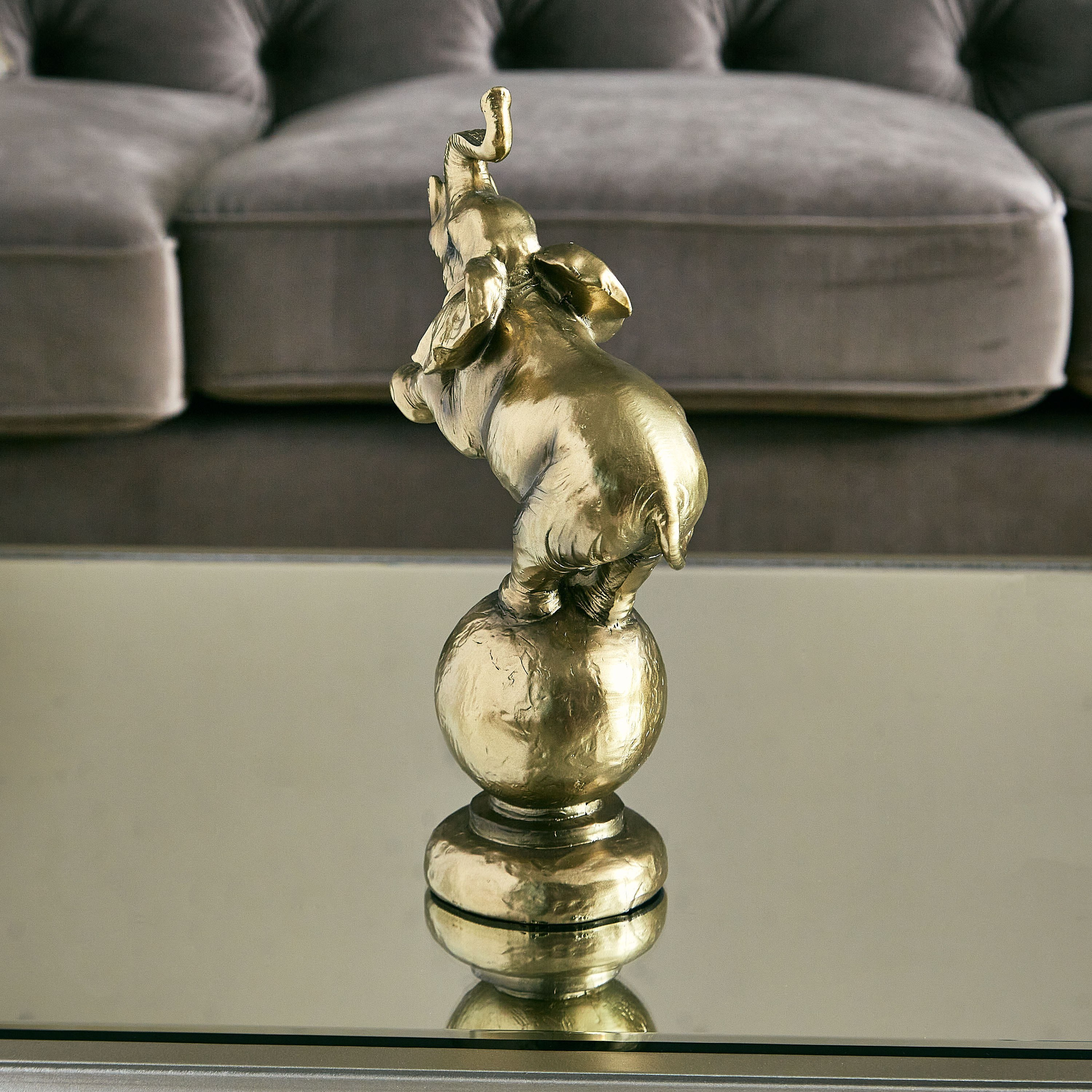 تمثال فيل السيرك على كرة بوليريسين من ميرايا - 14x8.8x27.8 سم-hbxhomeware-homedecor-figurinesandornaments-image-2