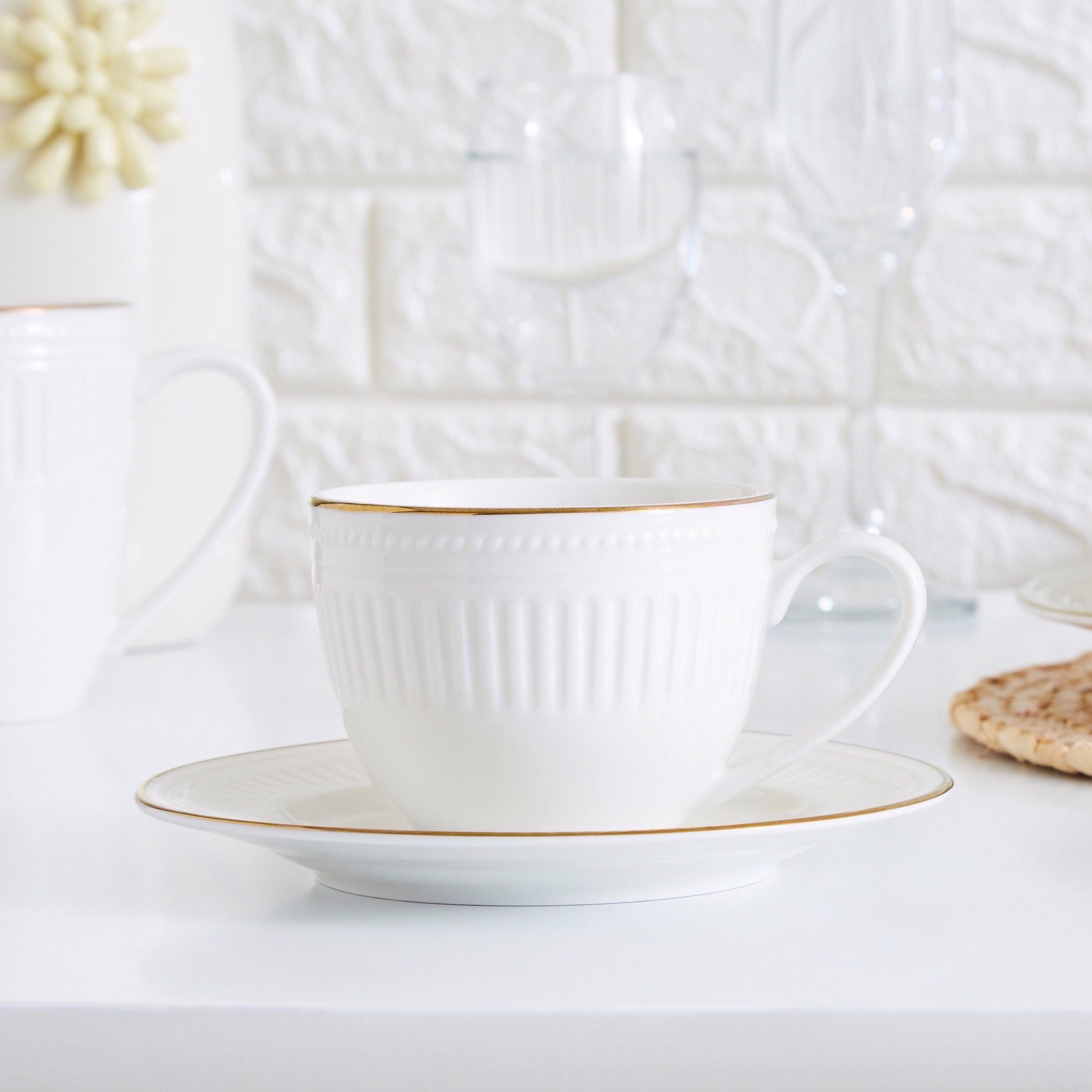 طقم كوب وصحن خط ذهبي منقوش-hbxhomeware-diningandtabletop-coffeeandteasets-image-1