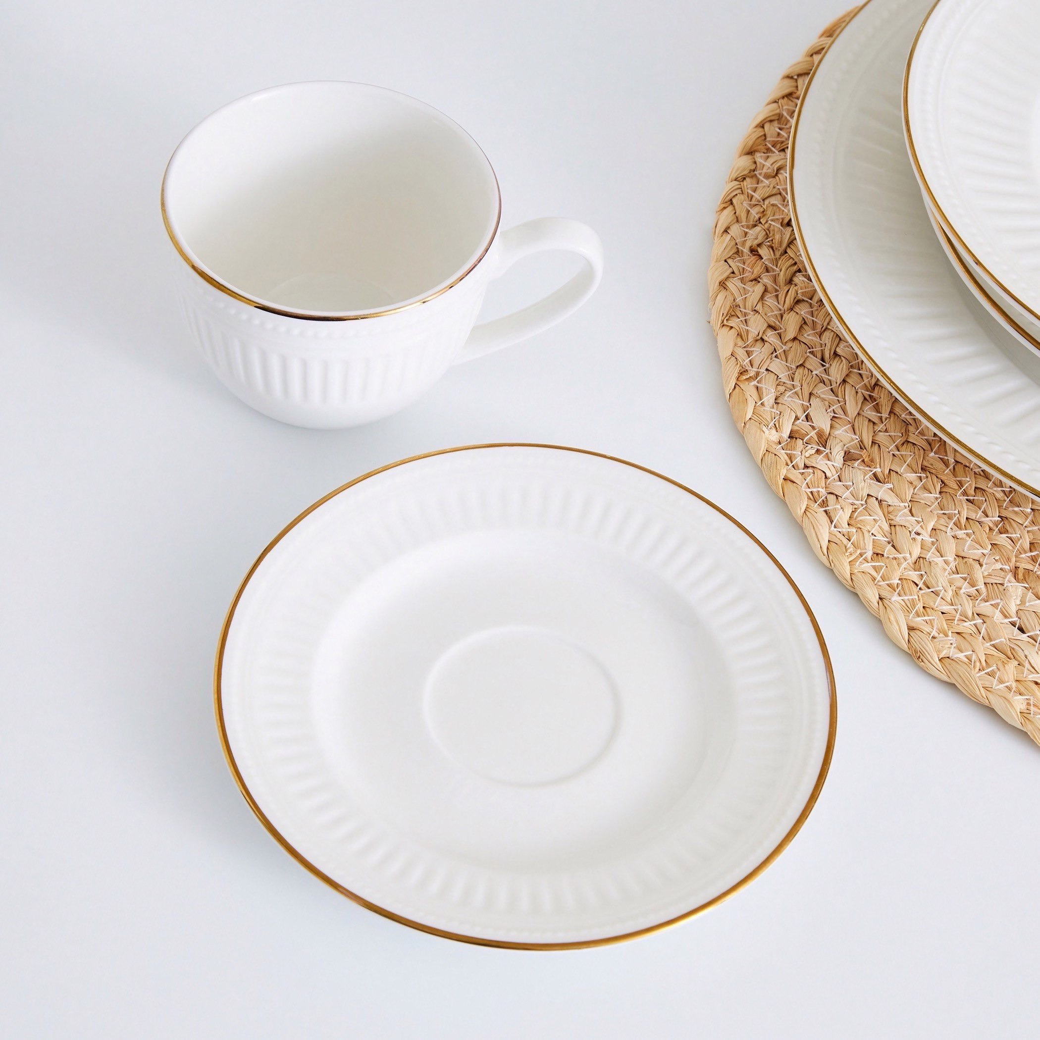 طقم كوب وصحن خط ذهبي منقوش-hbxhomeware-diningandtabletop-coffeeandteasets-image-2