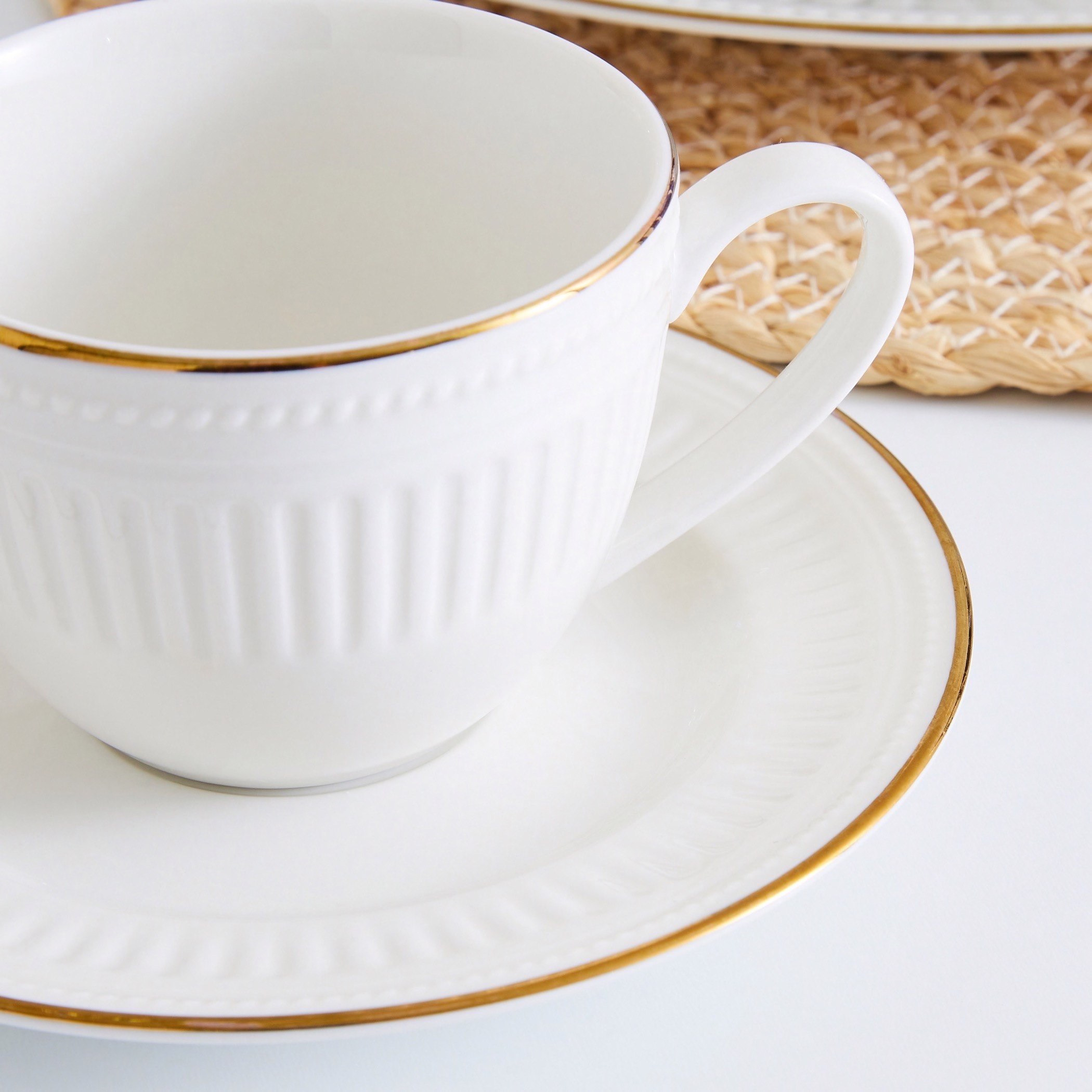 طقم كوب وصحن خط ذهبي منقوش-hbxhomeware-diningandtabletop-coffeeandteasets-image-3