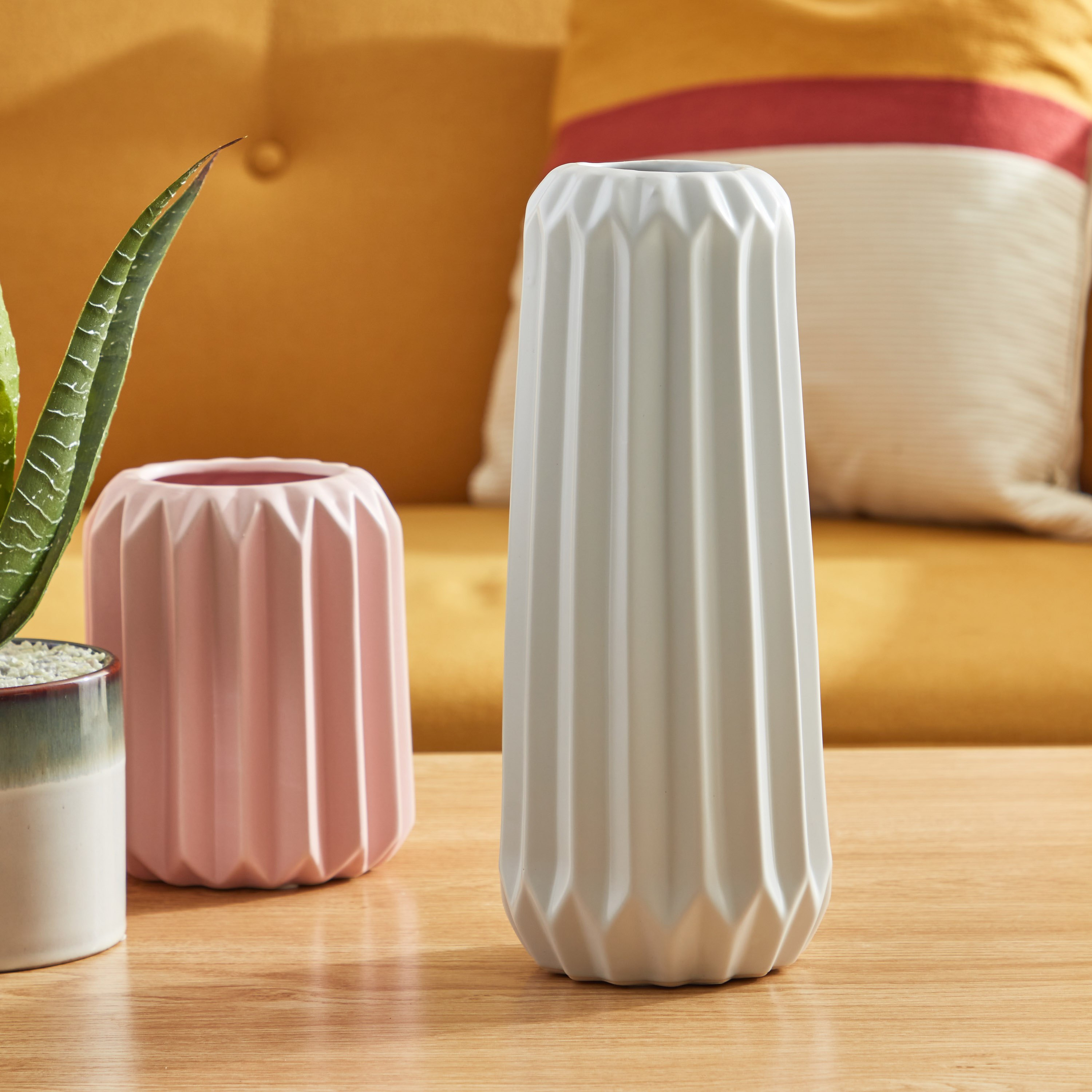 مزهرية مضلعة سيراميك من اميرالد - 12x12x28 سم-hbxbedroom-decorandaccessories-vases-image-1