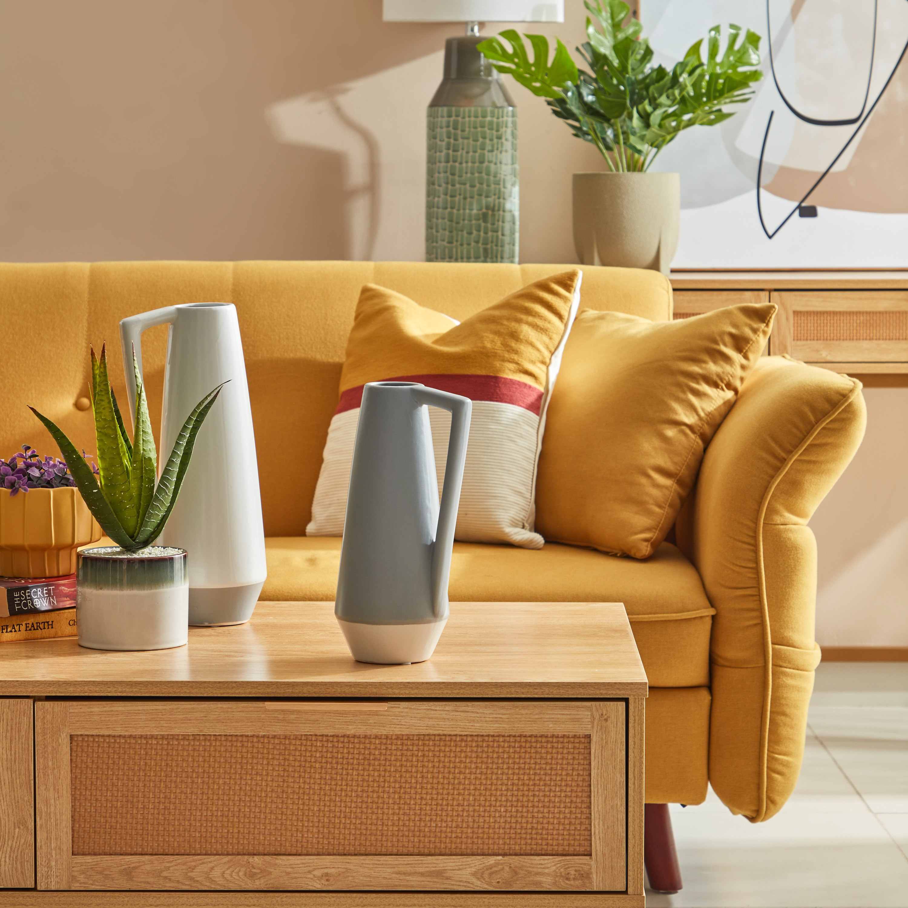 مزهرية سيراميك مخروطية بمقبض من اميرالد - 14x11.5x28.5 سم-hbxbedroom-decorandaccessories-vases-image-4