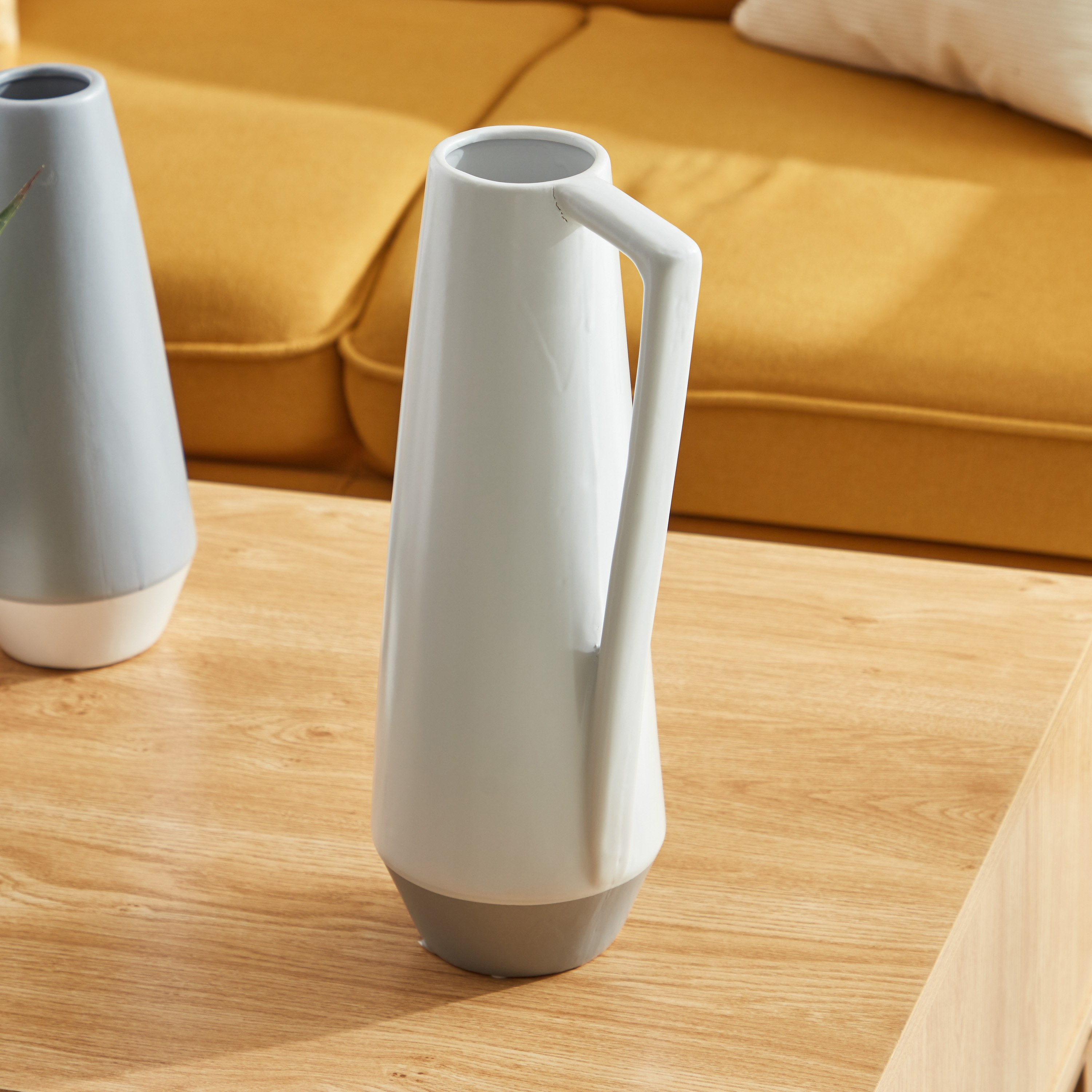 مزهرية سيراميك مخروطية من اميرالد - 15.5x13x35.5 سم-hbxbedroom-decorandaccessories-vases-image-2