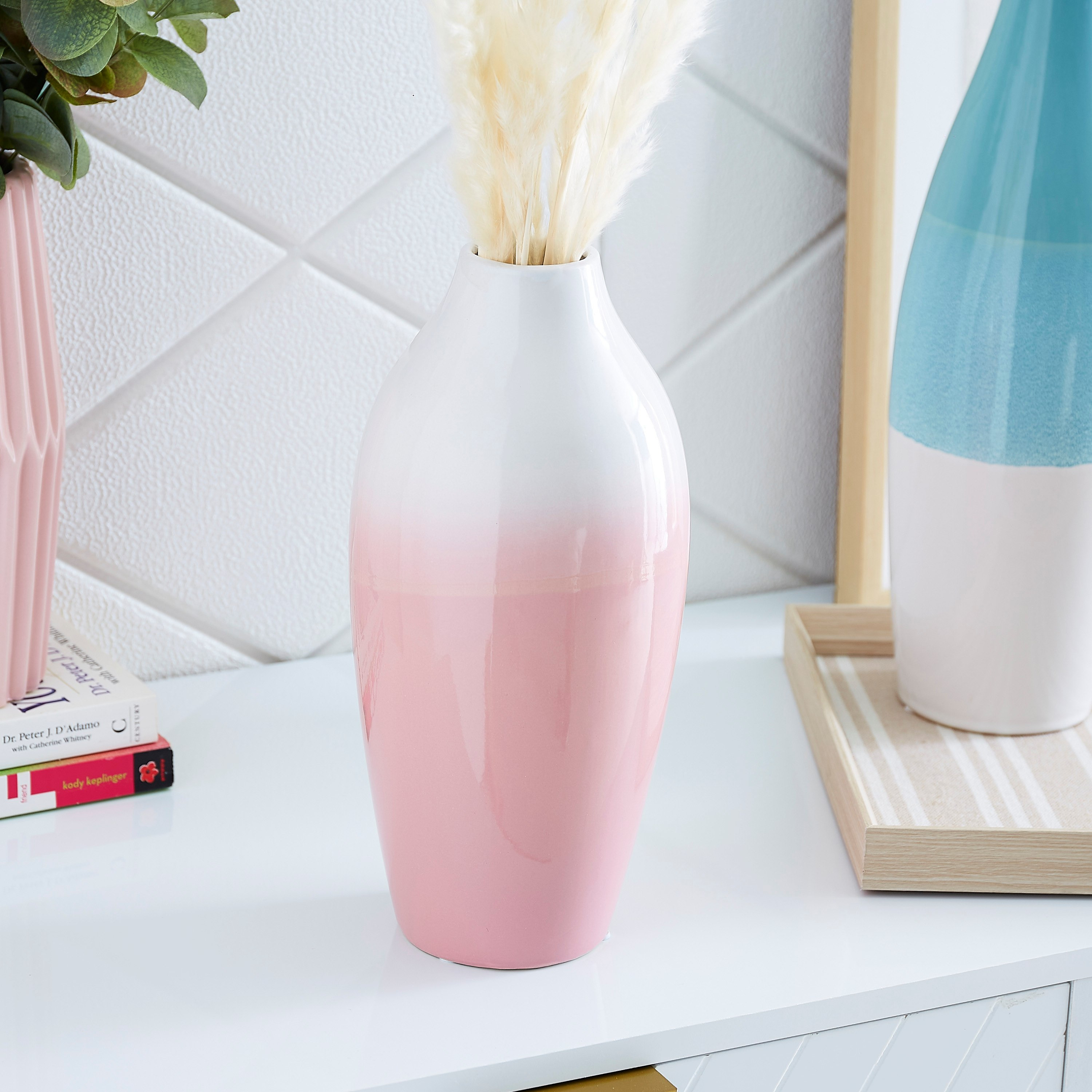 مزهرية سيراميك بتصميم قارورة متدرجة اللون من إميرالد - 14x14x30 سم-hbxbedroom-decorandaccessories-vases-image-2