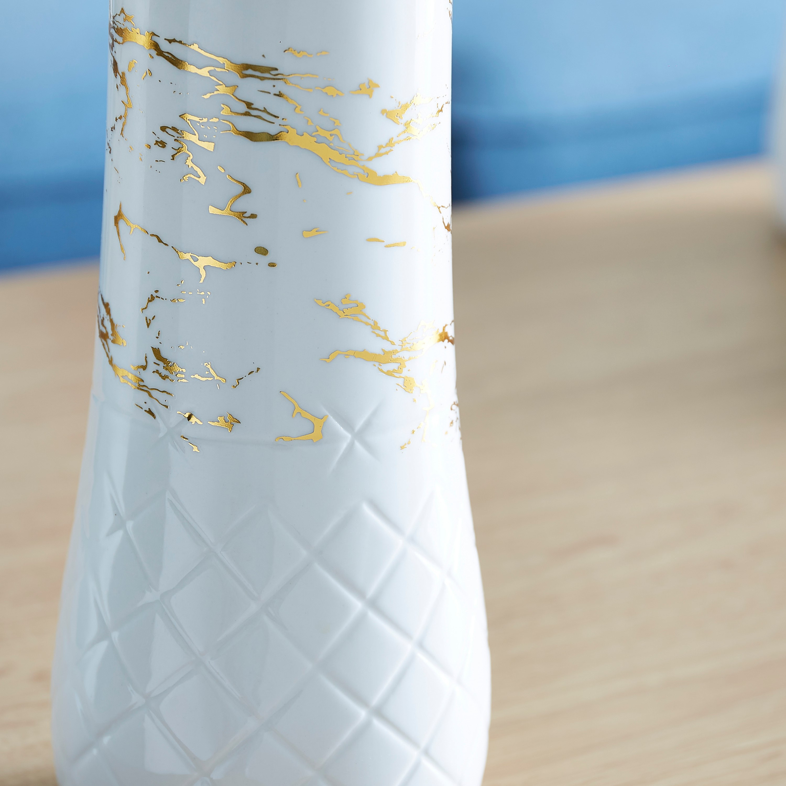 مزهرية سيراميك ذهبية بارزة الملمس من إميرالد - 11x11x24 سم-hbxbedroom-decorandaccessories-vases-image-3