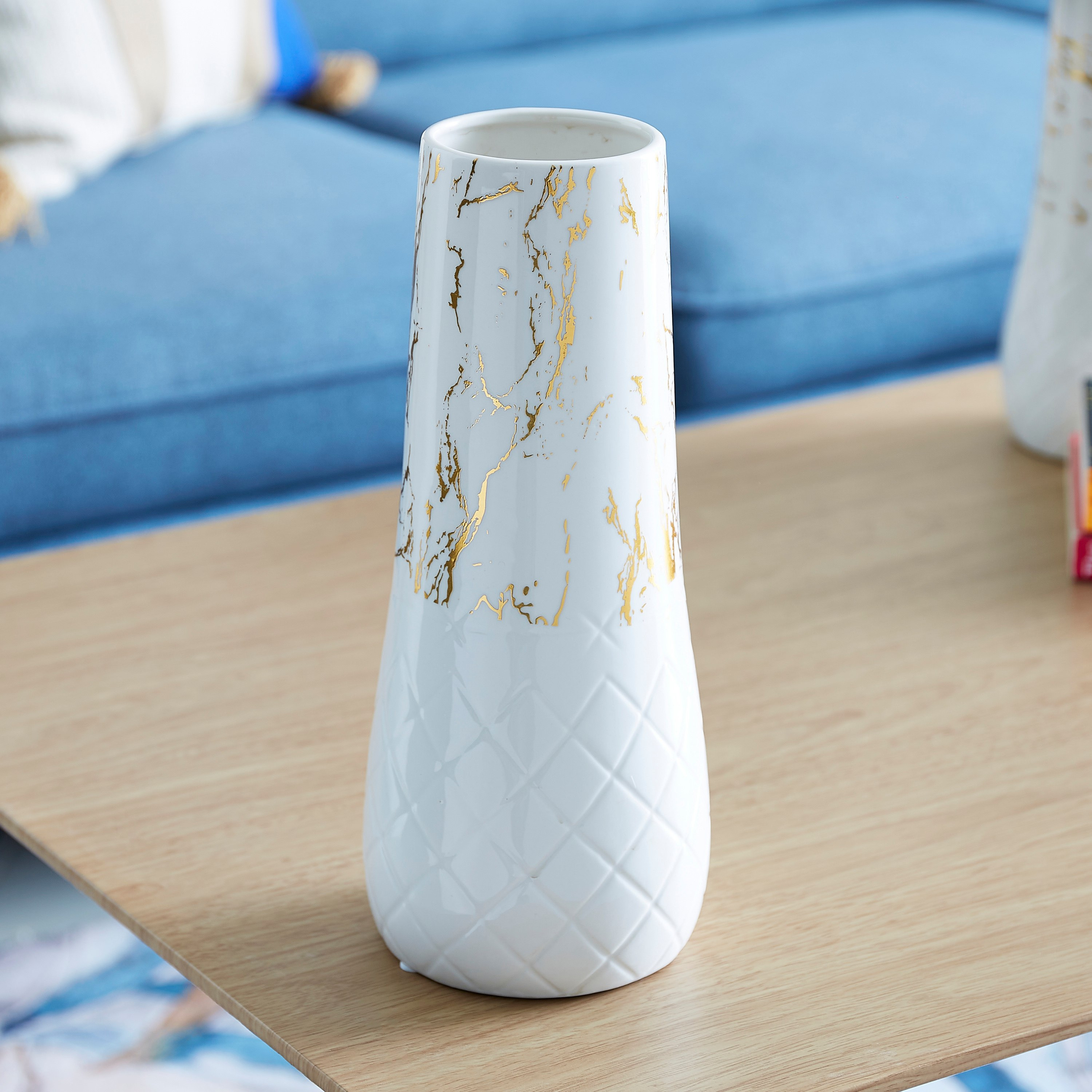 مزهرية سيراميك ذهبية بارزة الملمس من إميرالد - 12x12x29 سم-hbxbedroom-decorandaccessories-vases-image-1