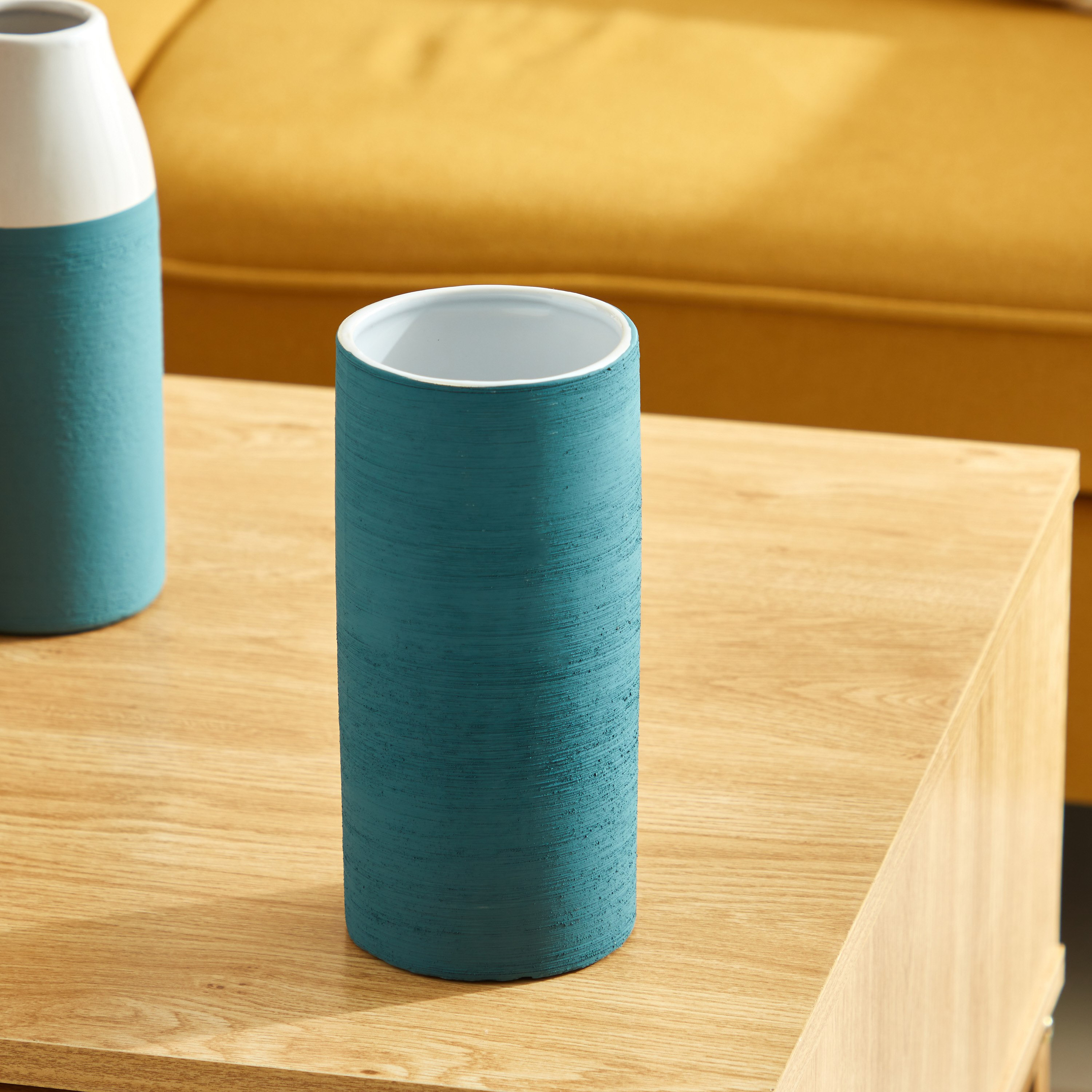 مزهرية سيراميك بارزة الملمس من إميرالد - 10x10x20.5 سم-hbxbedroom-decorandaccessories-vases-image-2