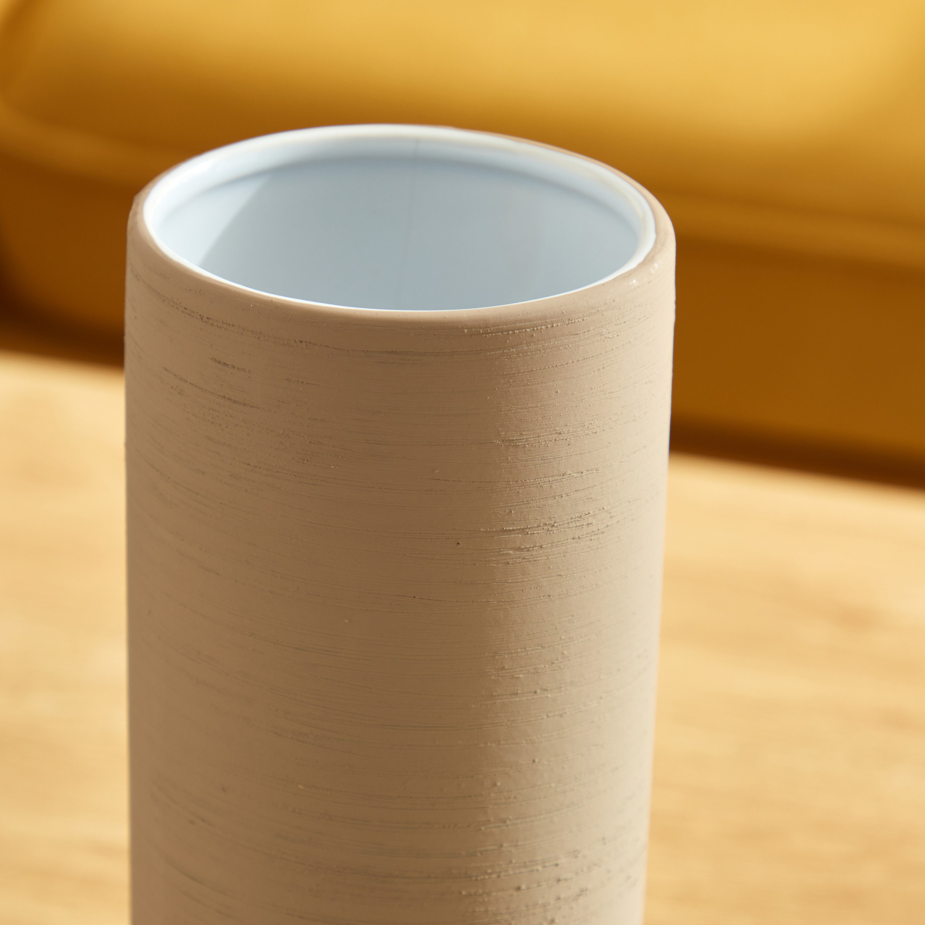 مزهرية سيراميك بارزة الملمس من إميرالد - 10x10x26 سم-hbxbedroom-decorandaccessories-vases-image-3