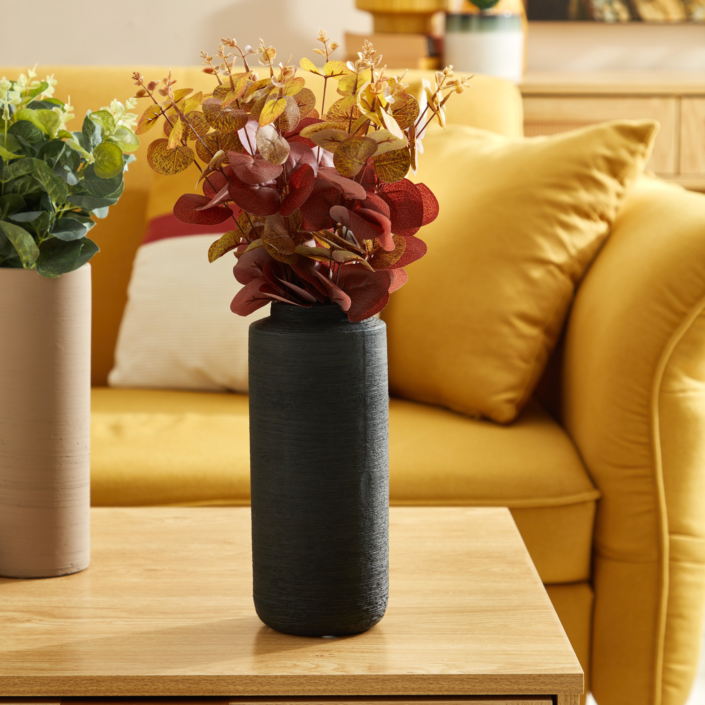 مزهرية سيراميك أسطوانية بارزة الملمس من إميرالد - 10.5x10.5x25 سم-hbxbedroom-decorandaccessories-vases-image-1
