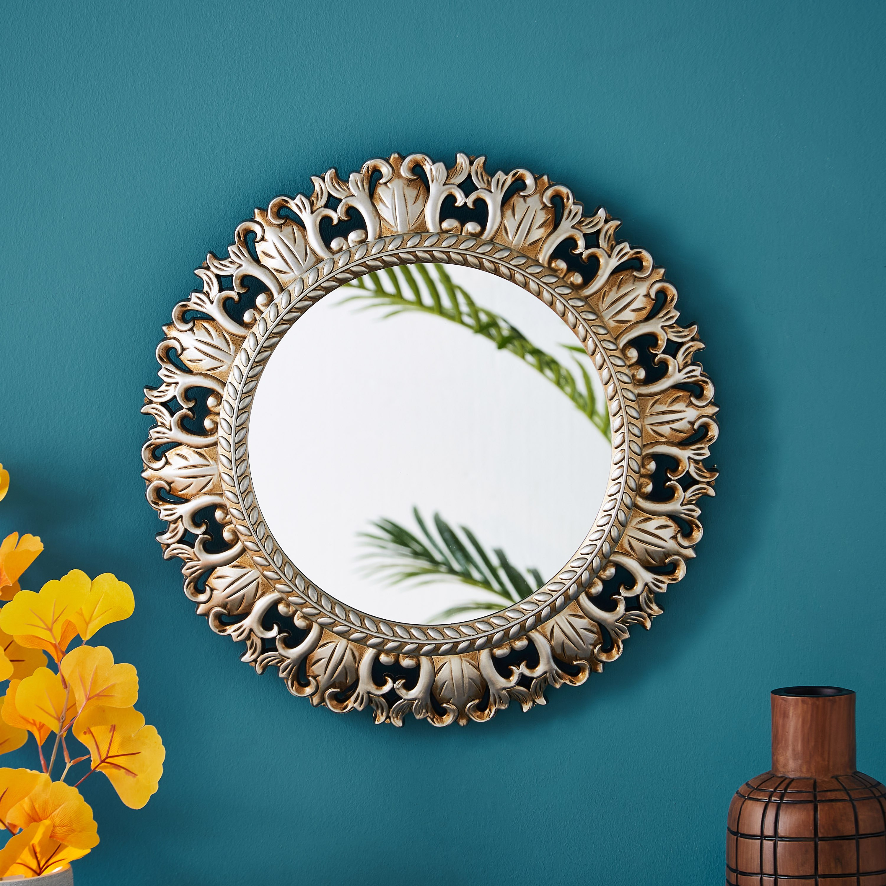 مرآة ديكور جدارية بحواف بتلات مفرّغة من إلفيو - 40x5 سم-hbxhomeware-hbxdecorandfurnishings-image-2