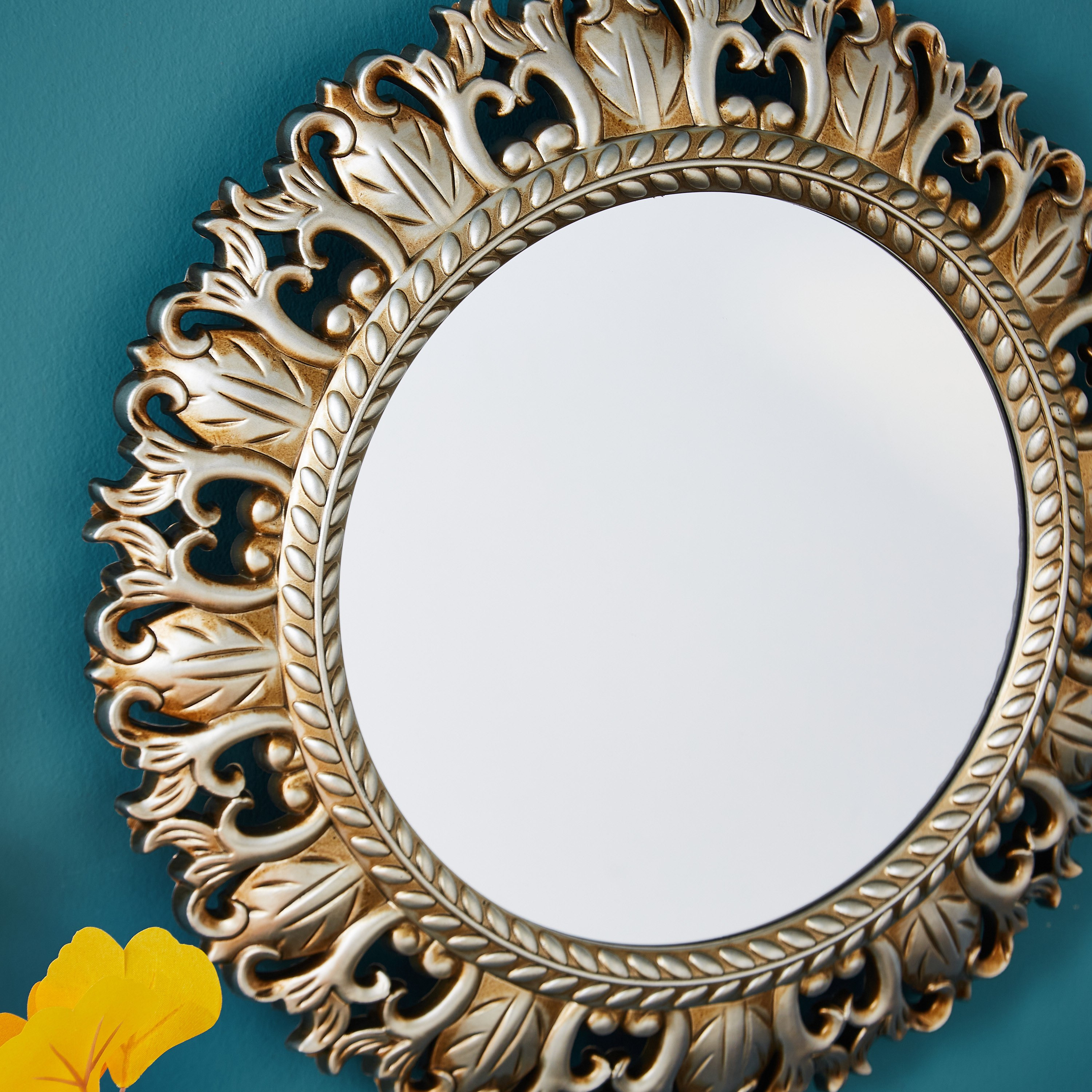 مرآة ديكور جدارية بحواف بتلات مفرّغة من إلفيو - 40x5 سم-hbxhomeware-hbxdecorandfurnishings-image-4