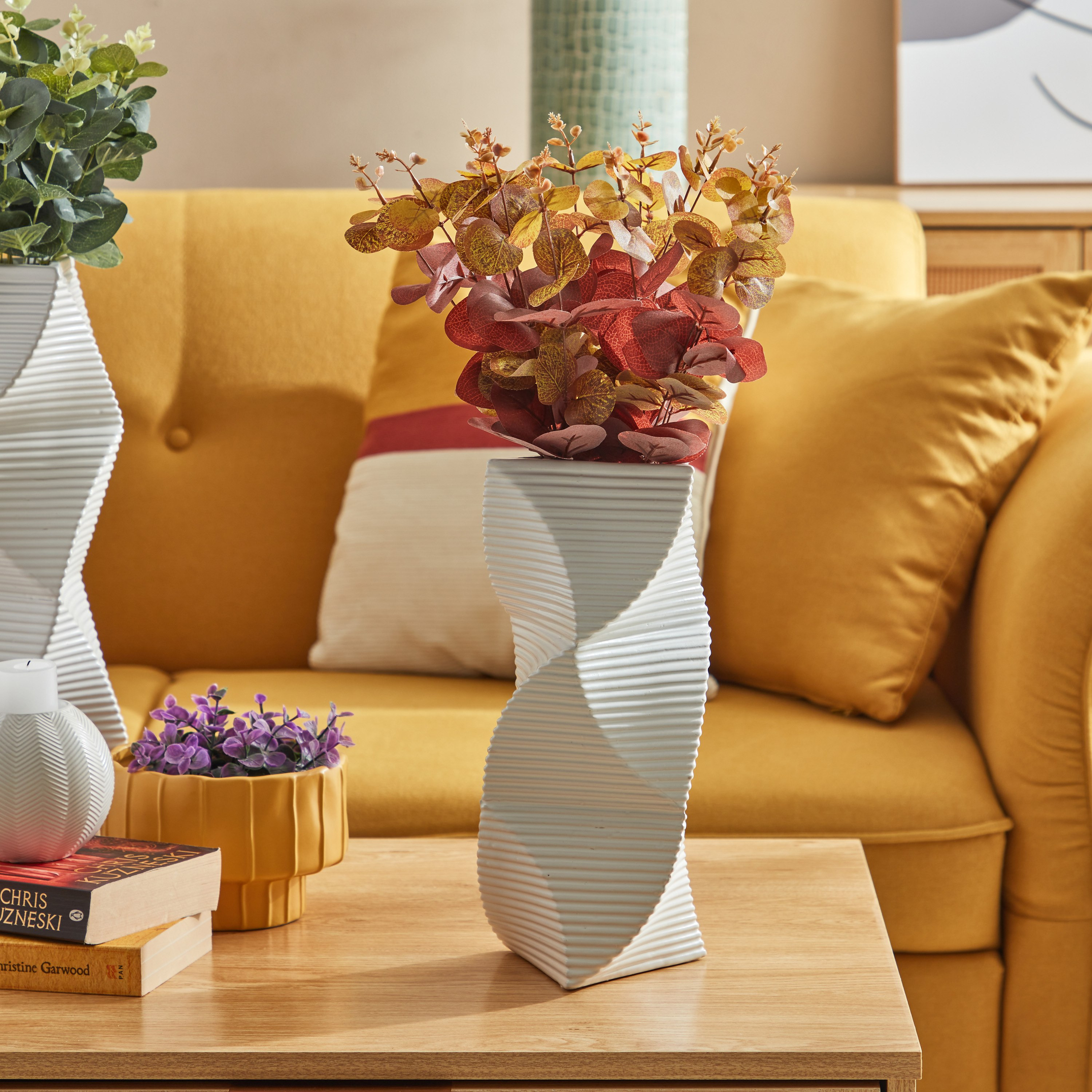 مزهرية سيراميك طويلة مضلعة ومطفية وملفوفة من أدرا - 14x13x31 سم-hbxbedroom-decorandaccessories-vases-image-1