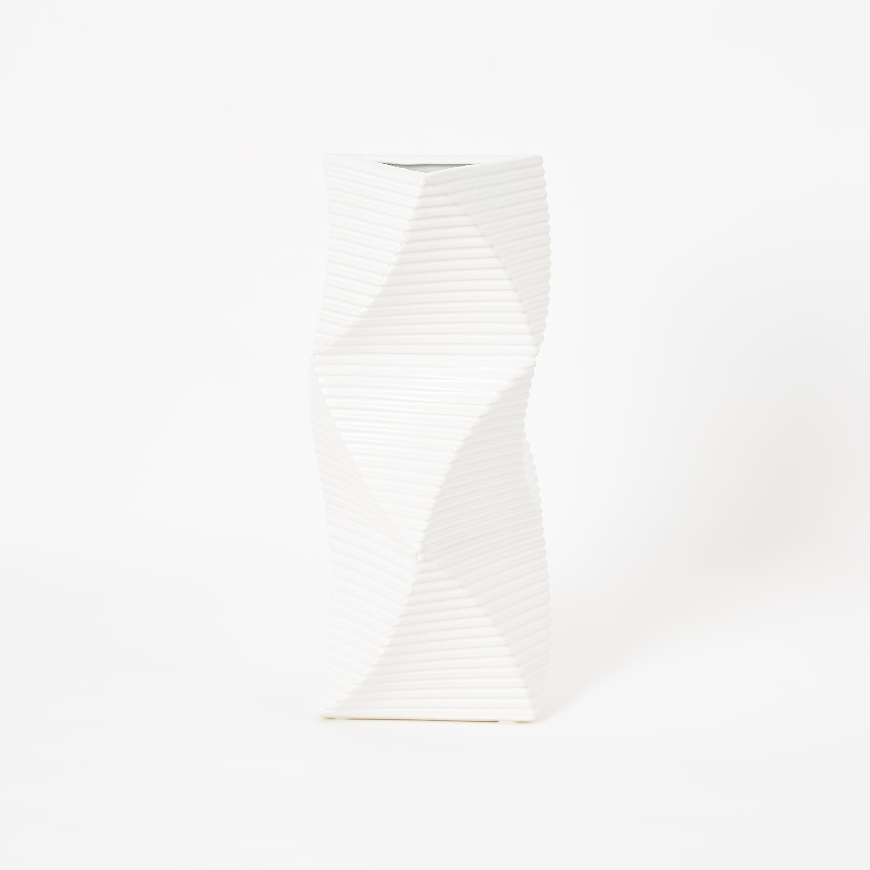 مزهرية سيراميك طويلة مضلعة ومطفية وملفوفة من أدرا - 14x13x31 سم-hbxbedroom-decorandaccessories-vases-image-5