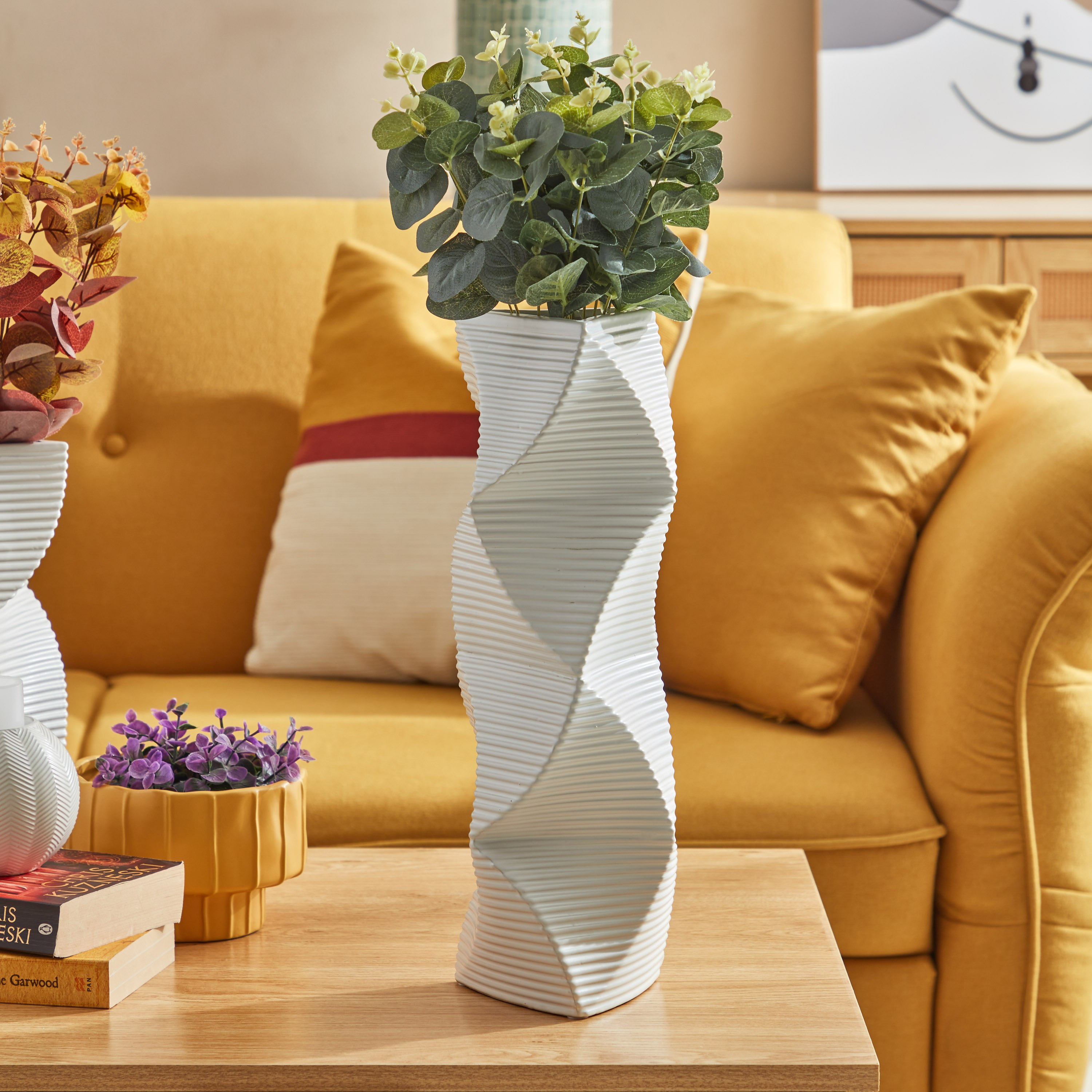 مزهرية سيراميك صغيرة مضلعة ومطفية وملفوفة من أدرا - 14x13x41 سم-hbxbedroom-decorandaccessories-vases-image-1
