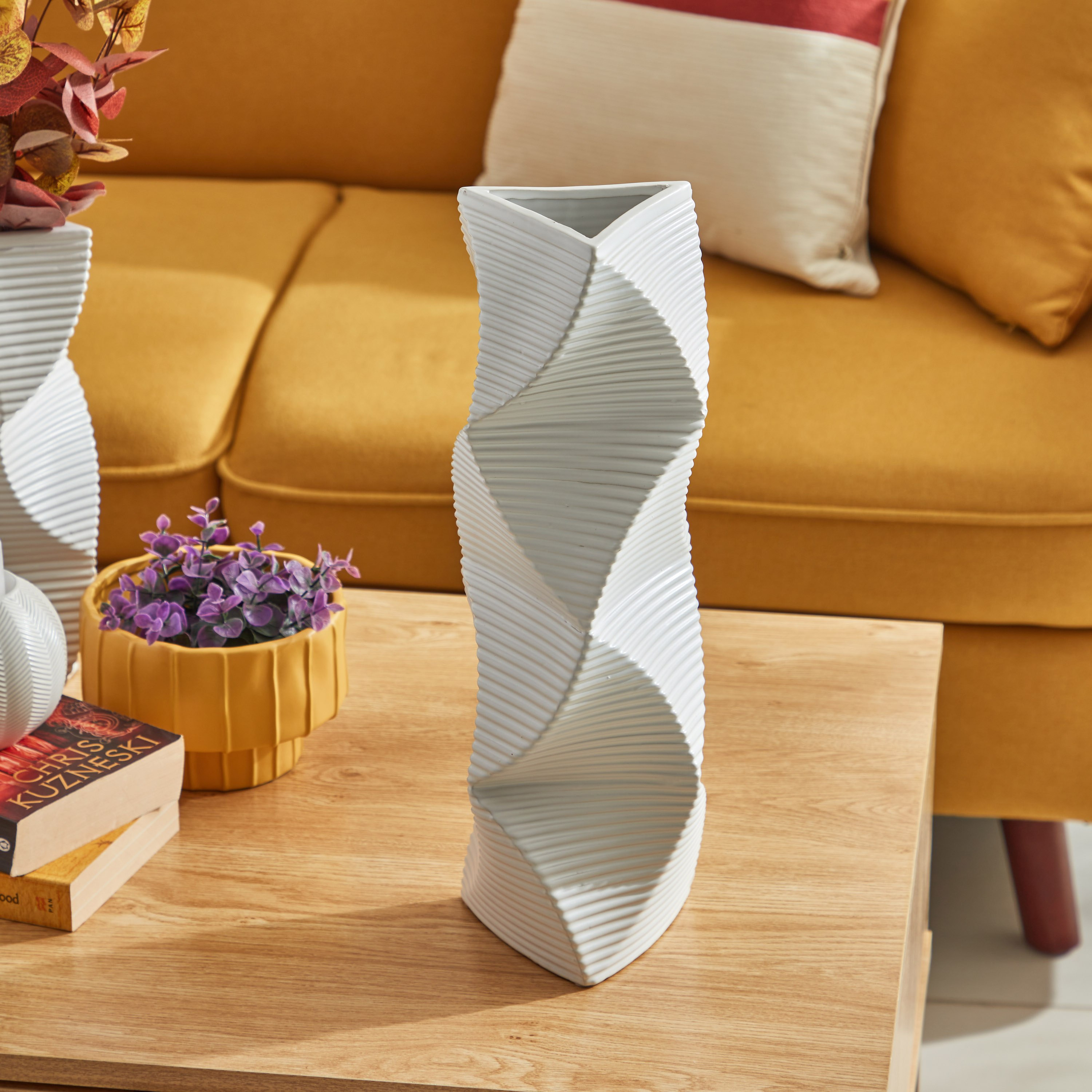 مزهرية سيراميك صغيرة مضلعة ومطفية وملفوفة من أدرا - 14x13x41 سم-hbxbedroom-decorandaccessories-vases-image-2