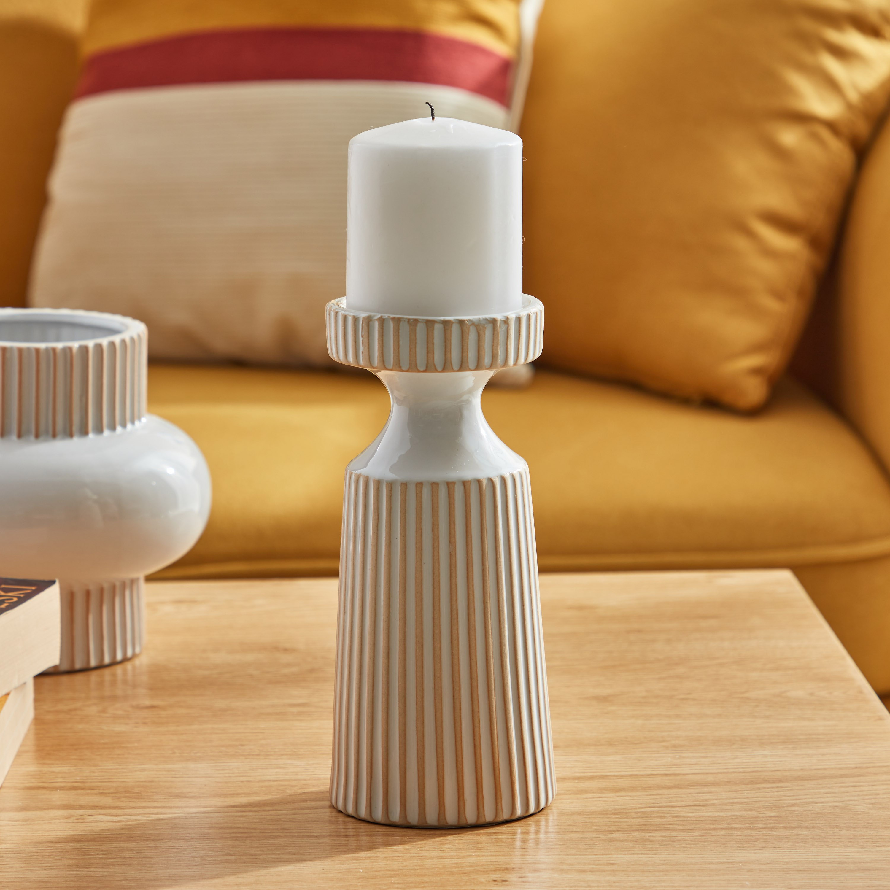 حامل شموع سيراميك طويل مضلع من أدرا - 9x9x20 سم-hbxlivingroom-decorandaccessories-candleholders-image-1