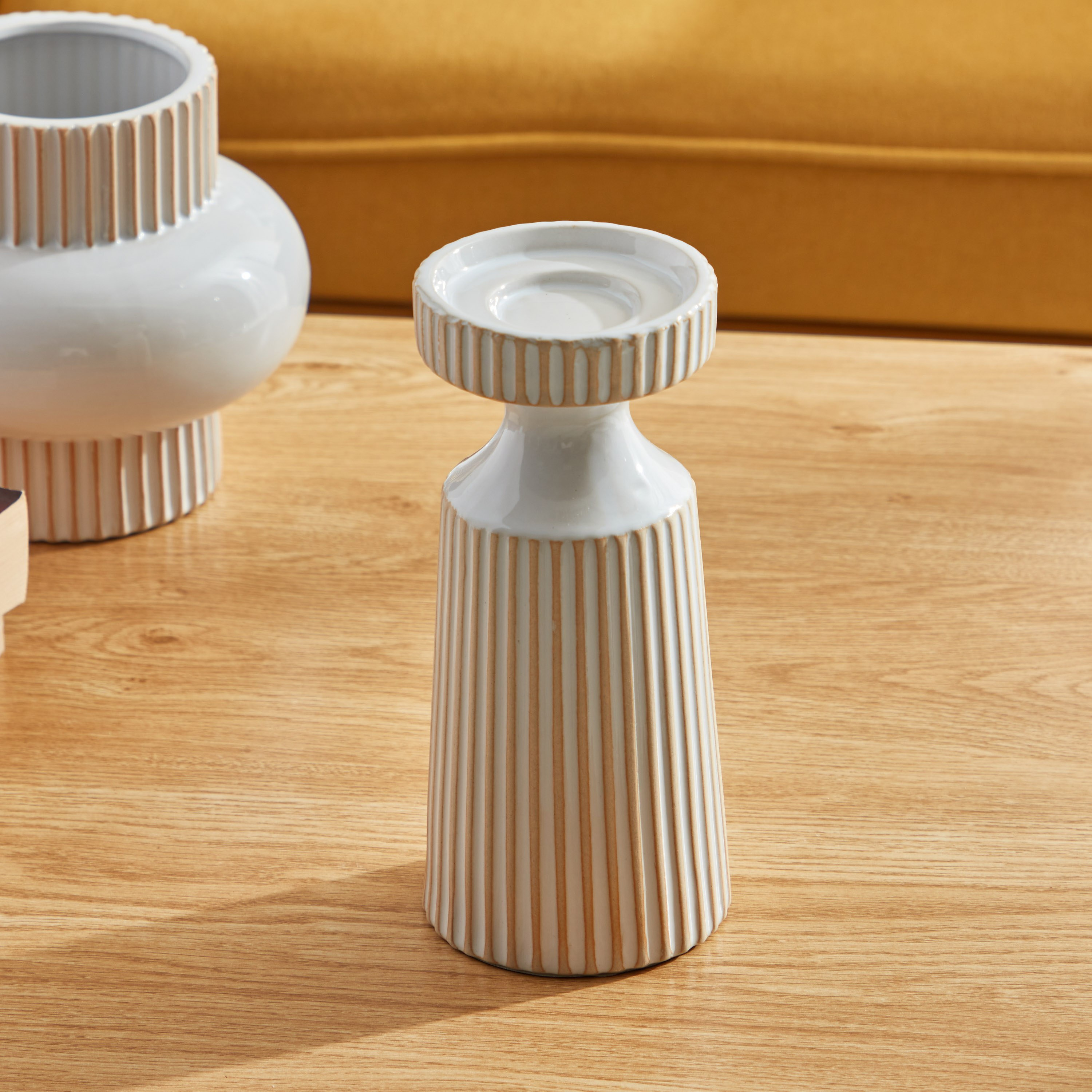حامل شموع سيراميك طويل مضلع من أدرا - 9x9x20 سم-hbxlivingroom-decorandaccessories-candleholders-image-2