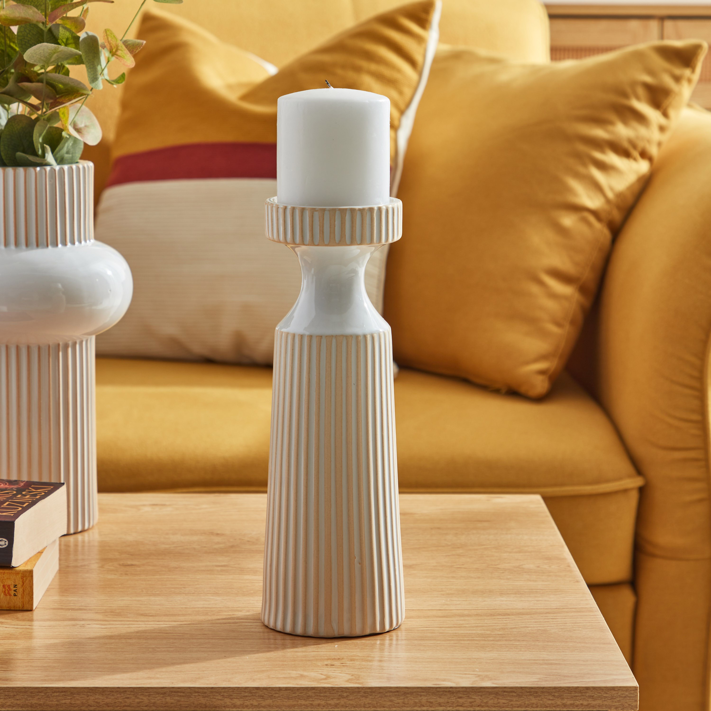 حامل شموع سيراميك مضلع من أدرا - 9.5x9.5x28 سم-hbxlivingroom-decorandaccessories-candleholders-image-1