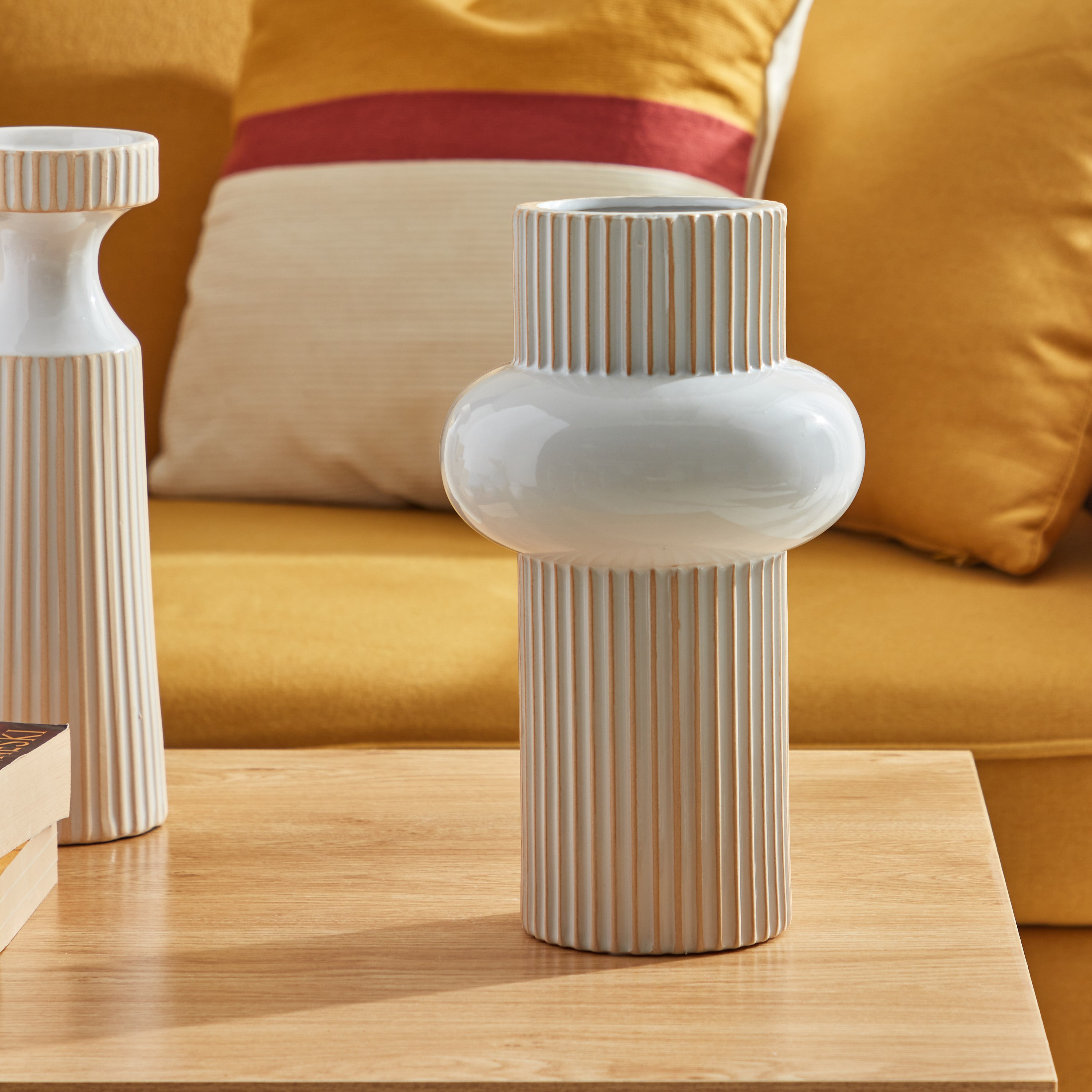 مزهرية سيراميك طويلة مضلعة من أدرا - 16x16x28 سم-hbxbedroom-decorandaccessories-vases-image-1