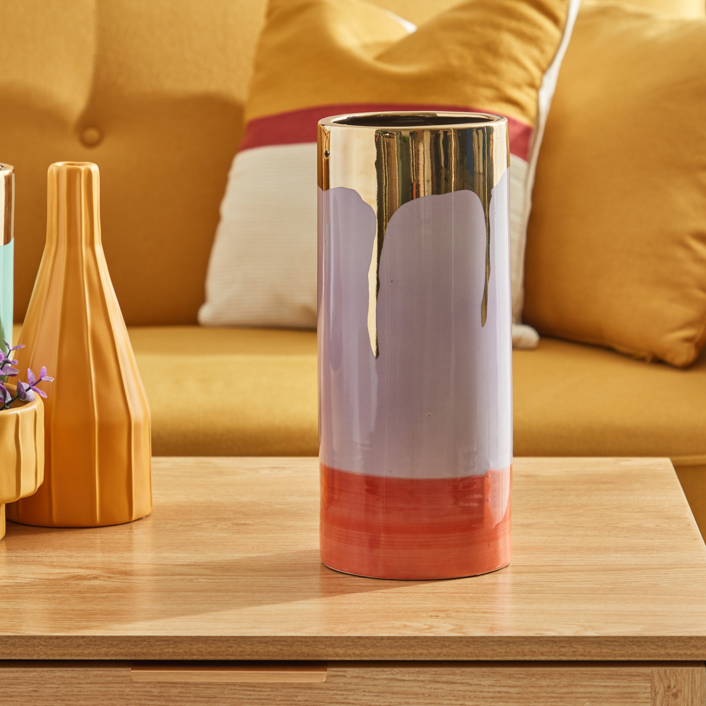 مزهرية سيراميك بتزيينات ذهبية من أدرا - 14×14×30 سم-hbxbedroom-decorandaccessories-vases-image-1