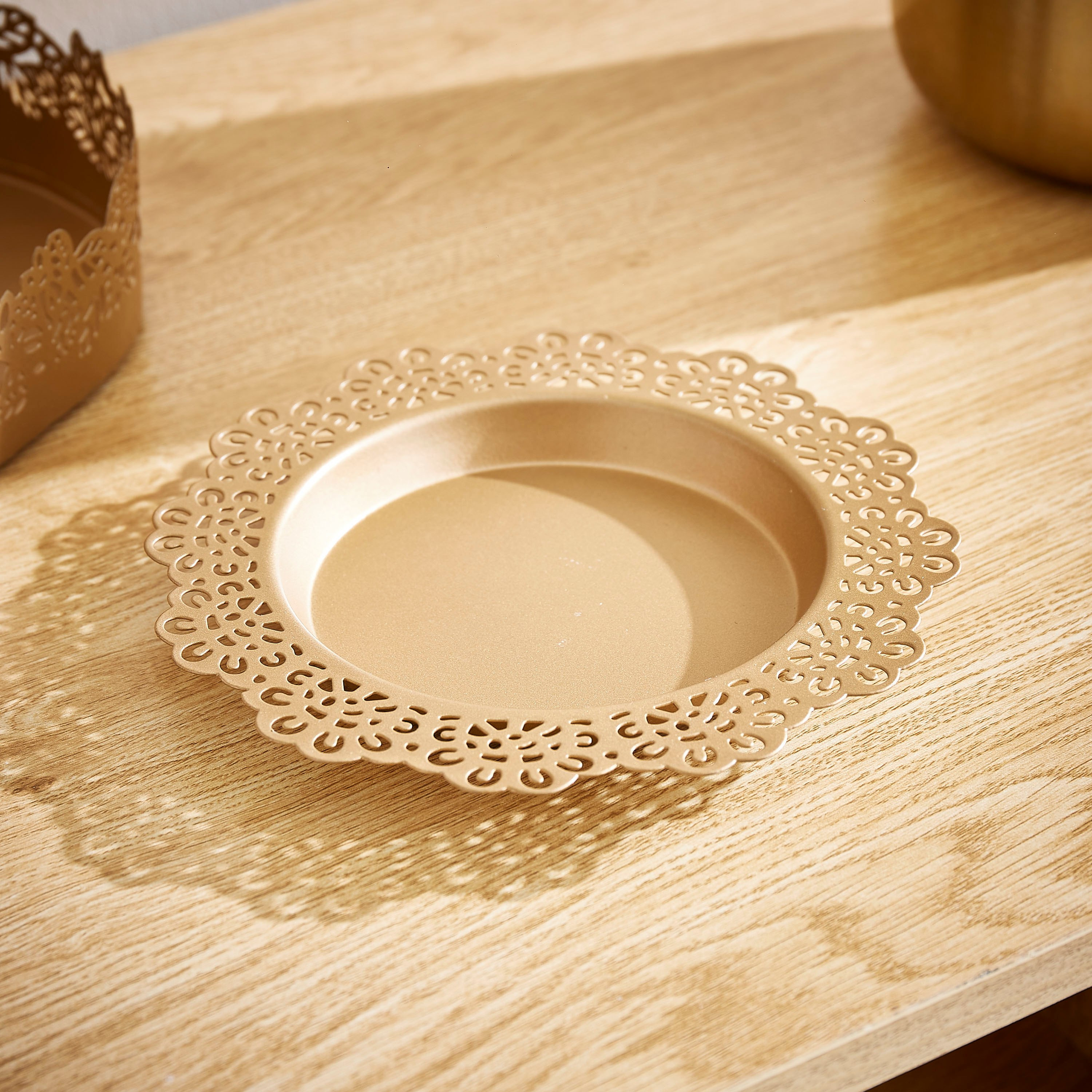 صحن شمع دائري باروك معدني من نواه- 18 سم-hbxlivingroom-decorandaccessories-candleholders-image-1