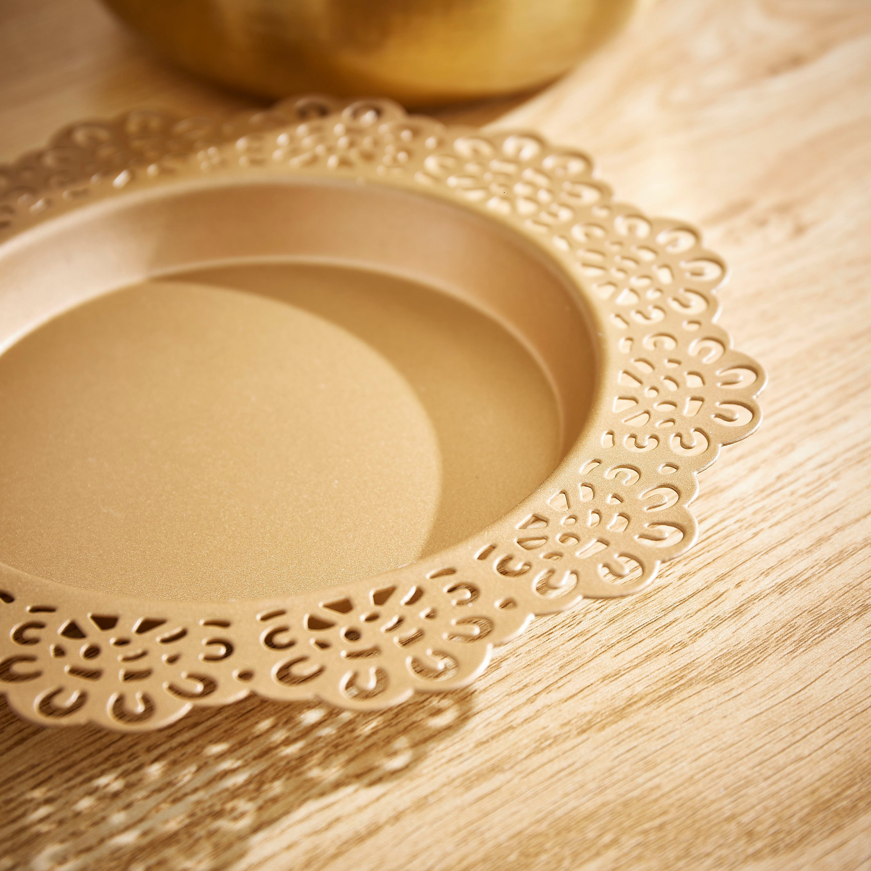 صحن شمع دائري باروك معدني من نواه- 18 سم-hbxlivingroom-decorandaccessories-candleholders-image-3