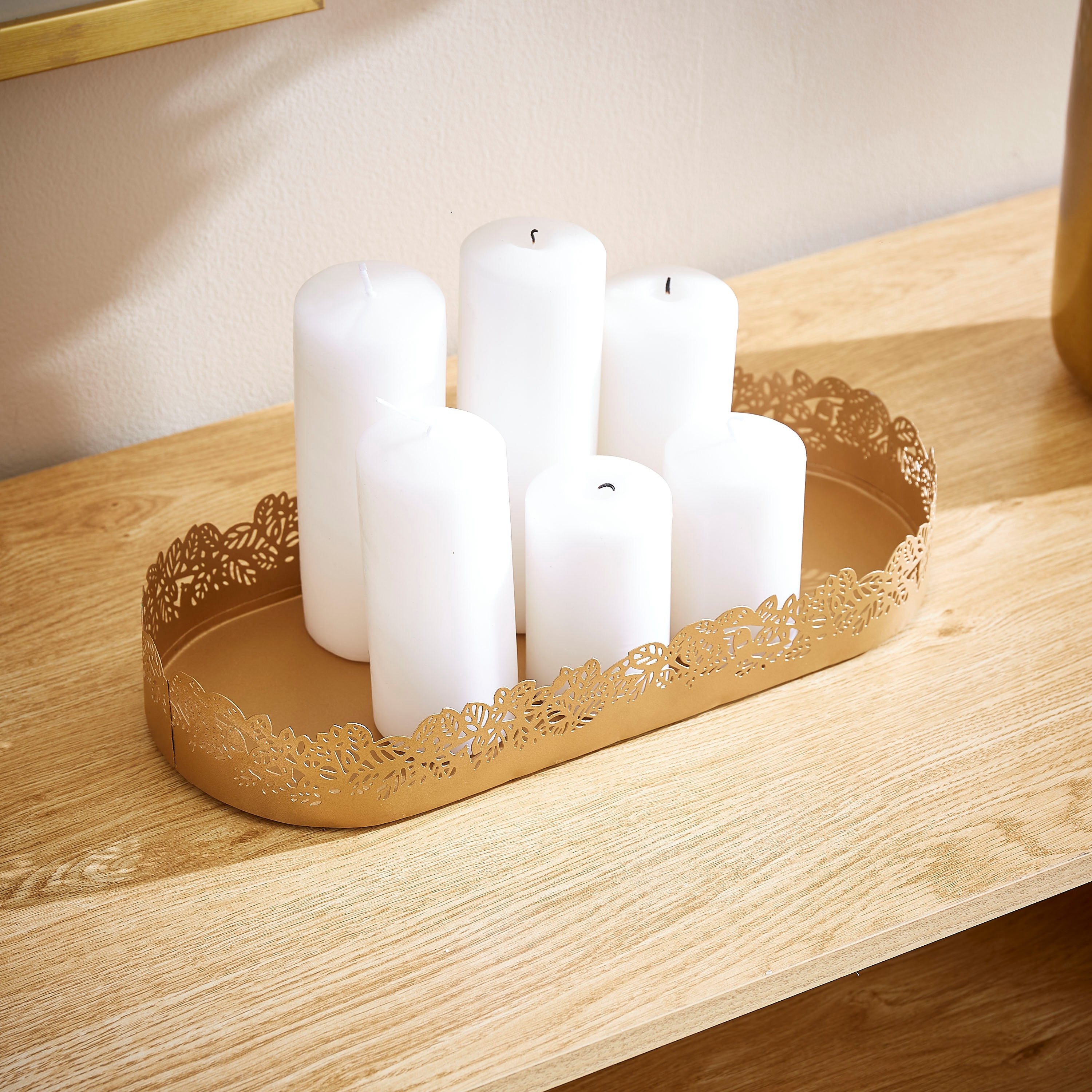 صحن شموع بيضاوي الشكل باروك معدني من نواه - 35 × 15 سم-hbxlivingroom-decorandaccessories-candleholders-image-1