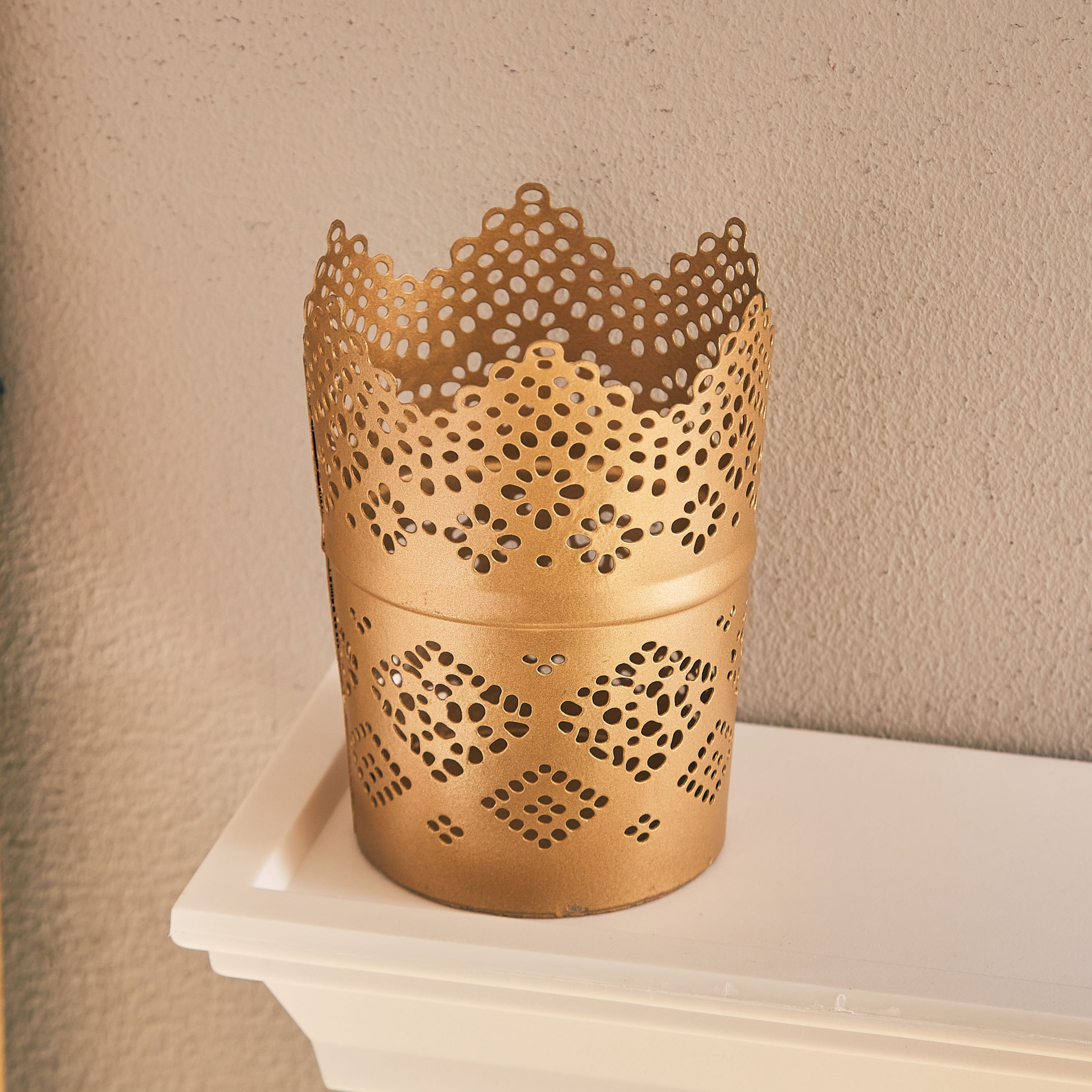 مزهرية معدنية باروك ذهبية من نواه- 11 سم-hbxbedroom-decorandaccessories-vases-image-1