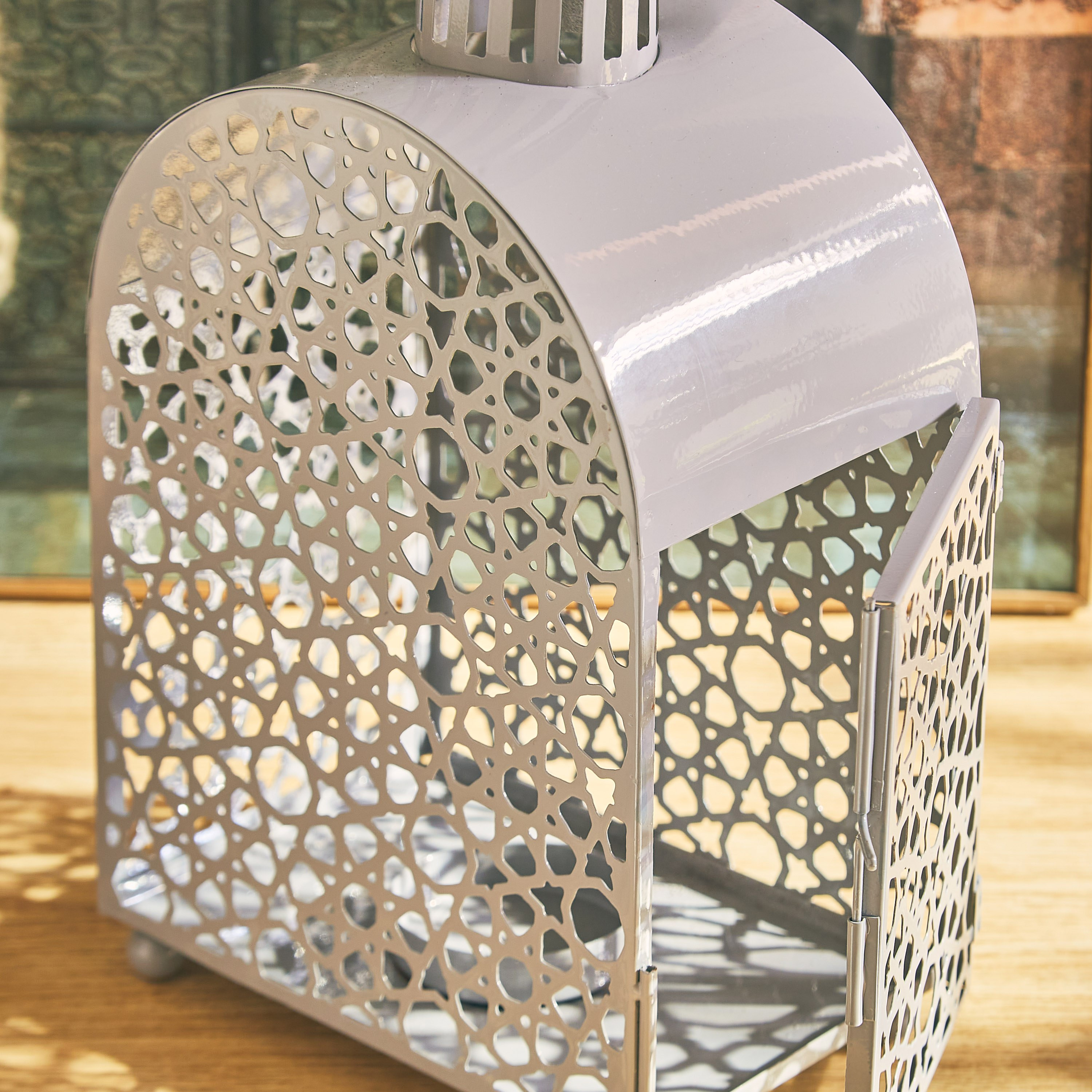 فانوس جالي ذهبي معدني فيونا من نواه - 14.5 × 10.5 × 27 سم-hbxdecorandfurnishings-homeaccessories-lanterns-image-3
