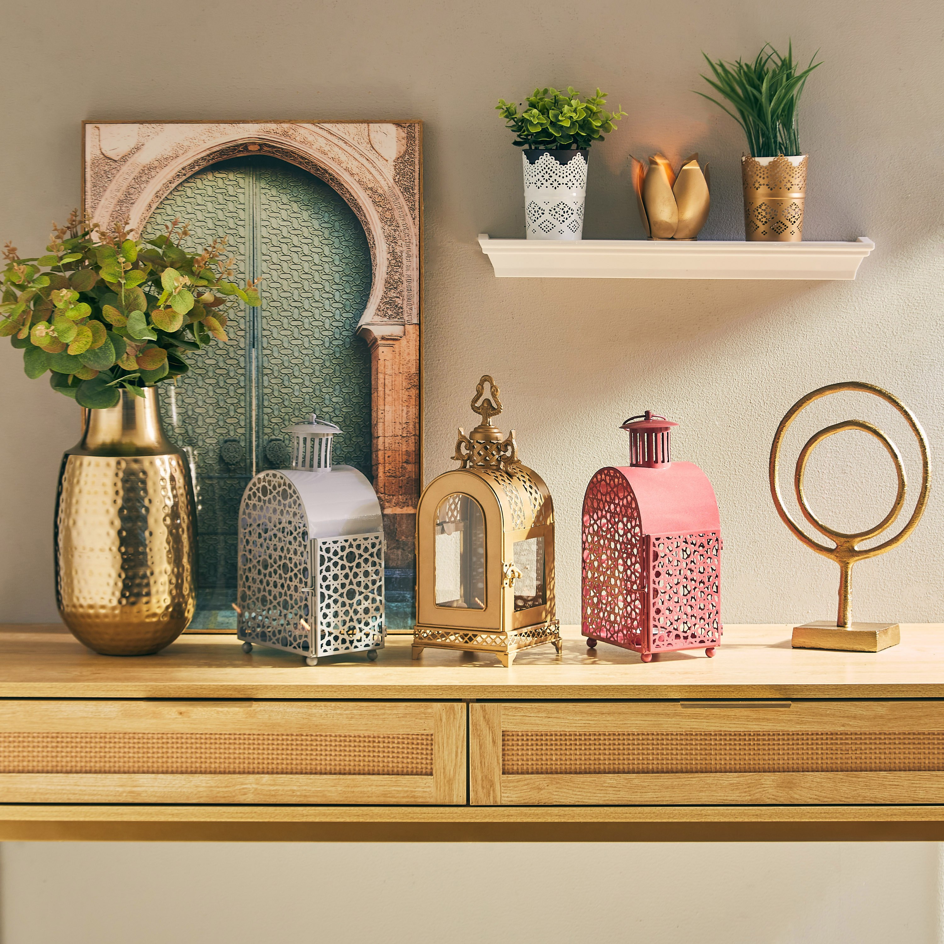فانوس جالي ذهبي معدني فيونا من نواه - 14.5 × 10.5 × 27 سم-hbxdecorandfurnishings-homeaccessories-lanterns-image-4