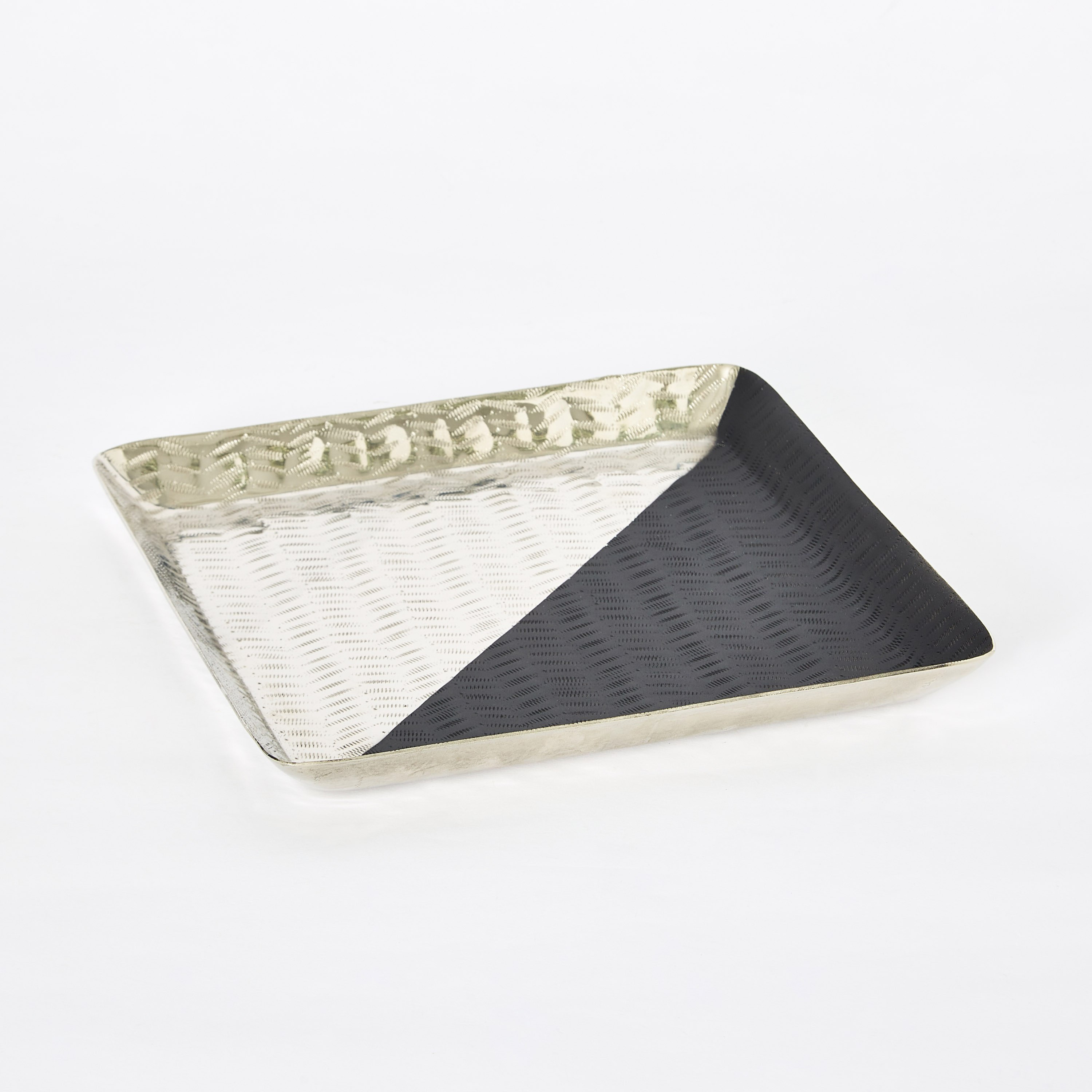 صحن معدني بارز الملمس بلونين من لميا - 24x24x2 سم-hbxhomeware-hbxdecorandfurnishings-image-5