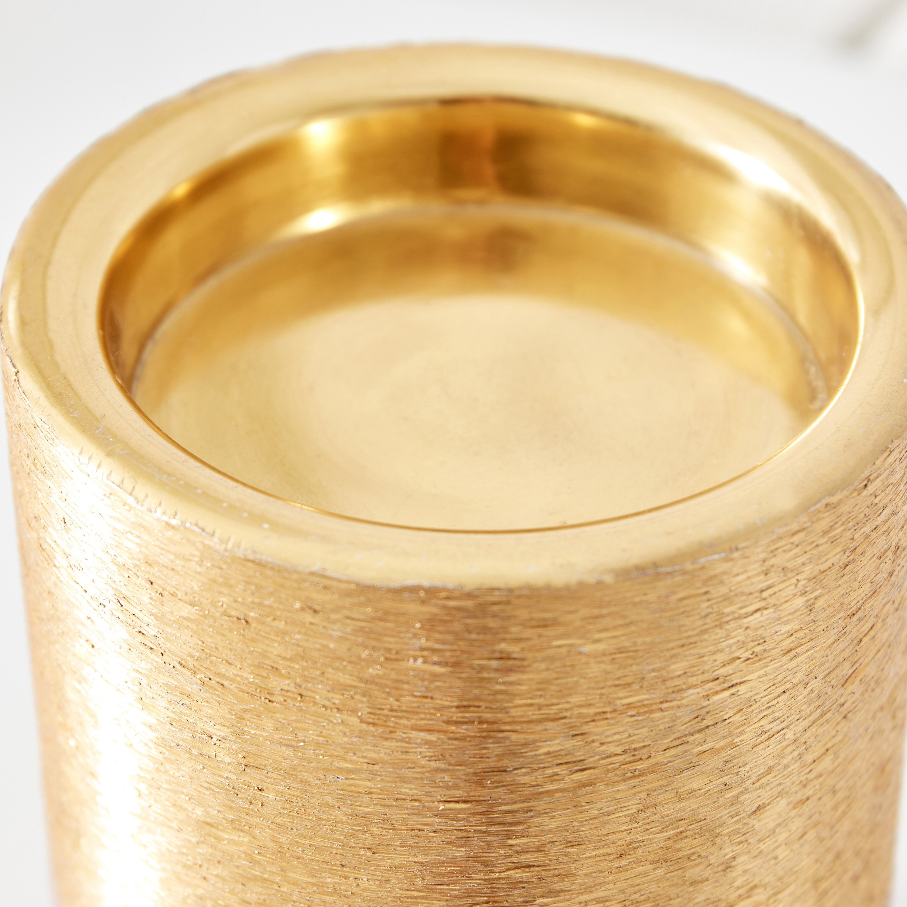 حامل شموع معدني بارز الملمس بلونين من لميا - 11x11x18 سم-hbxlivingroom-decorandaccessories-candleholders-image-3
