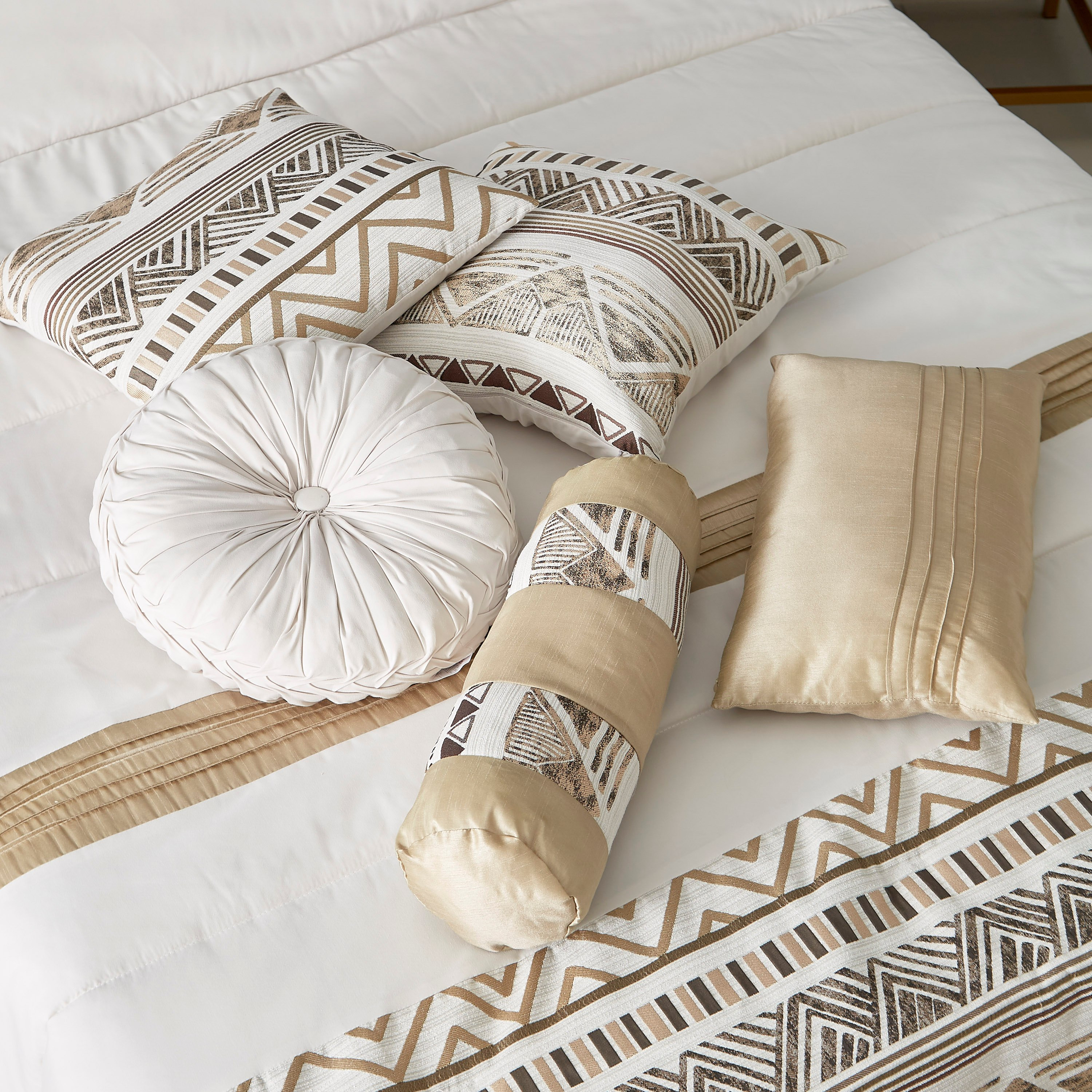 طقم لحاف سوبر كينج جاكار 12 قطعة من إيلا - 240x240 سم-hbxhomeware-hbxdecorandfurnishings-image-4