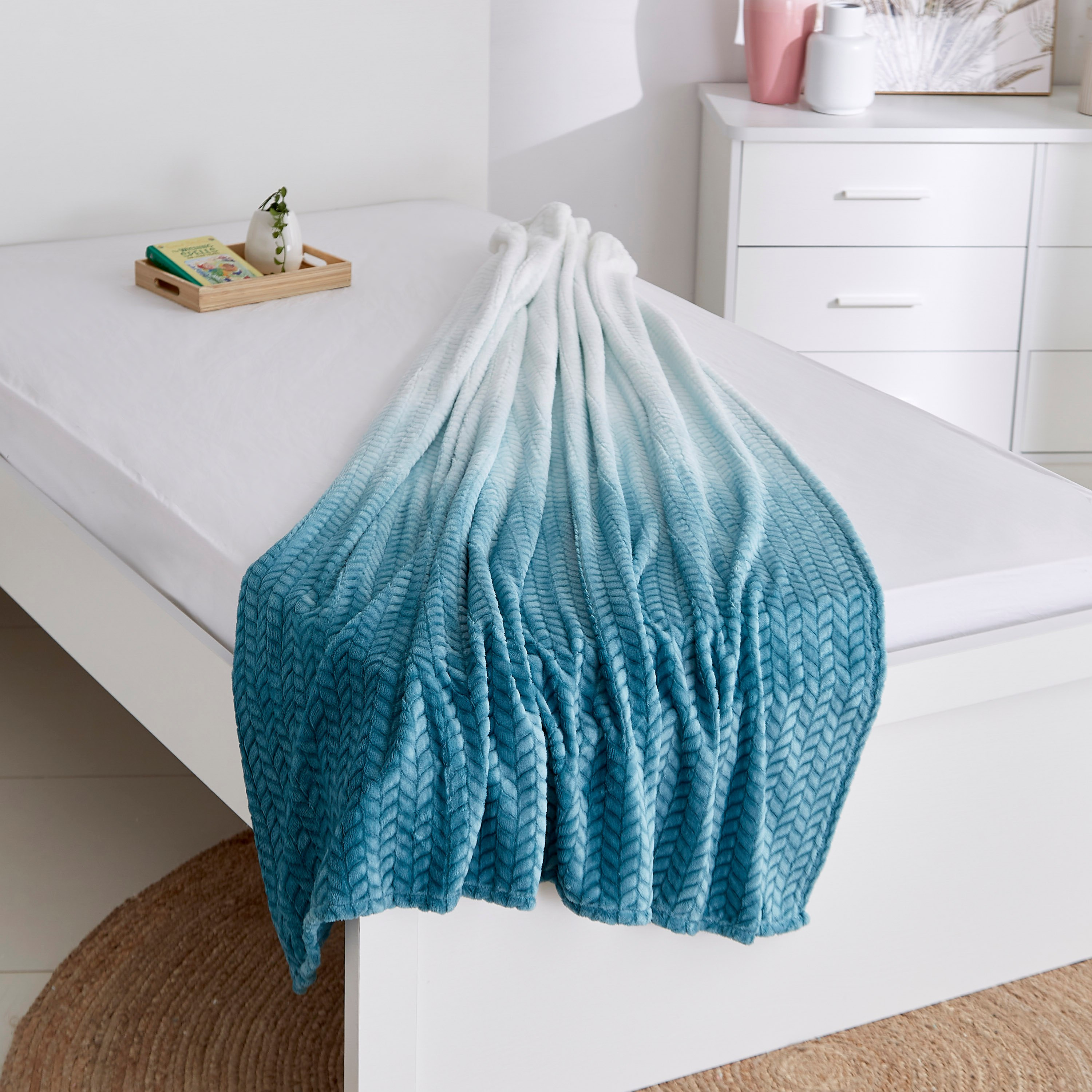 بطانية فلانيل مزدوجة من هامبتون - 150x200 سم-hbxhomeware-hbxbedroom-image-2