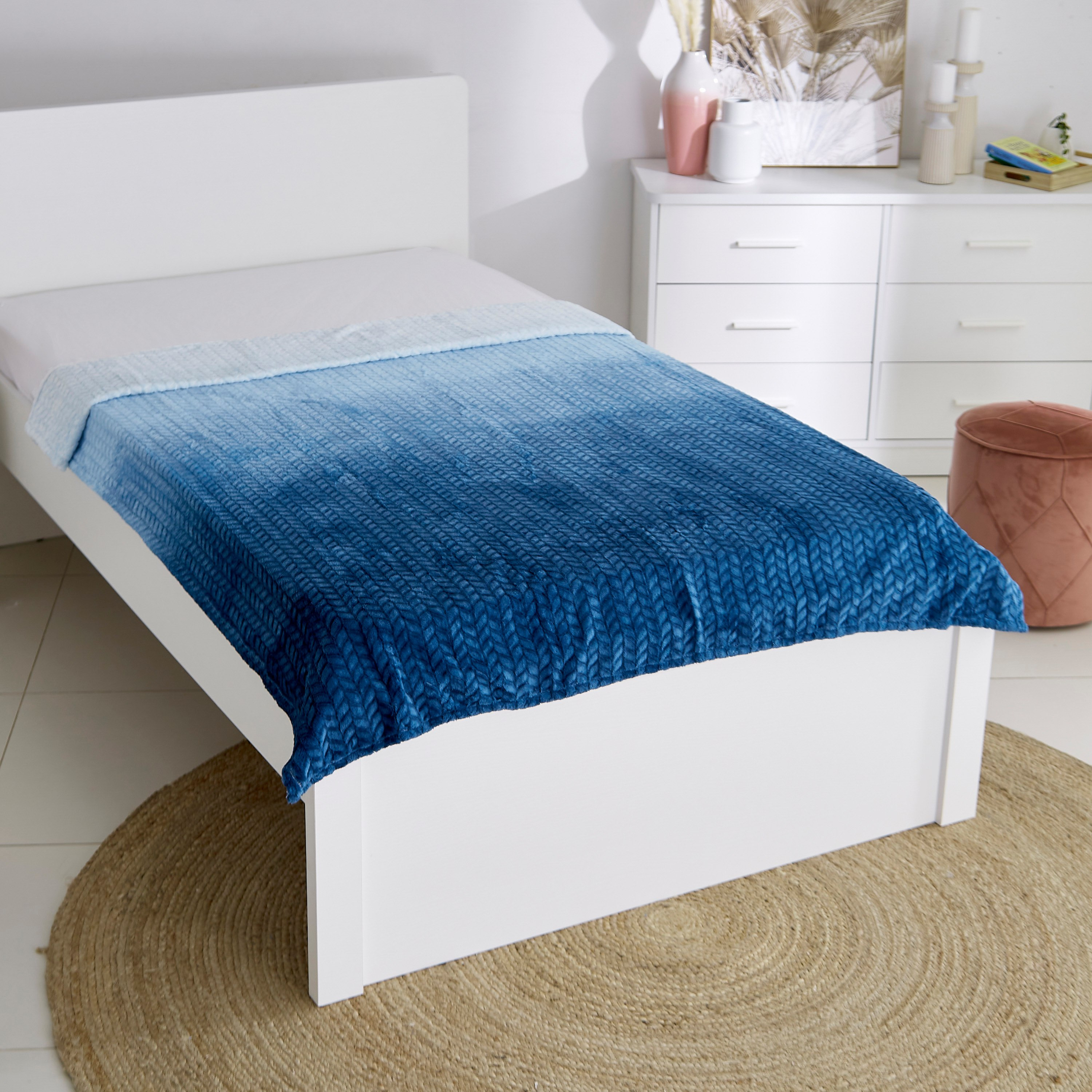 بطانية فلانيل مزدوجة من هامبتون - 150x200 سم-hbxhomeware-hbxbedroom-image-1