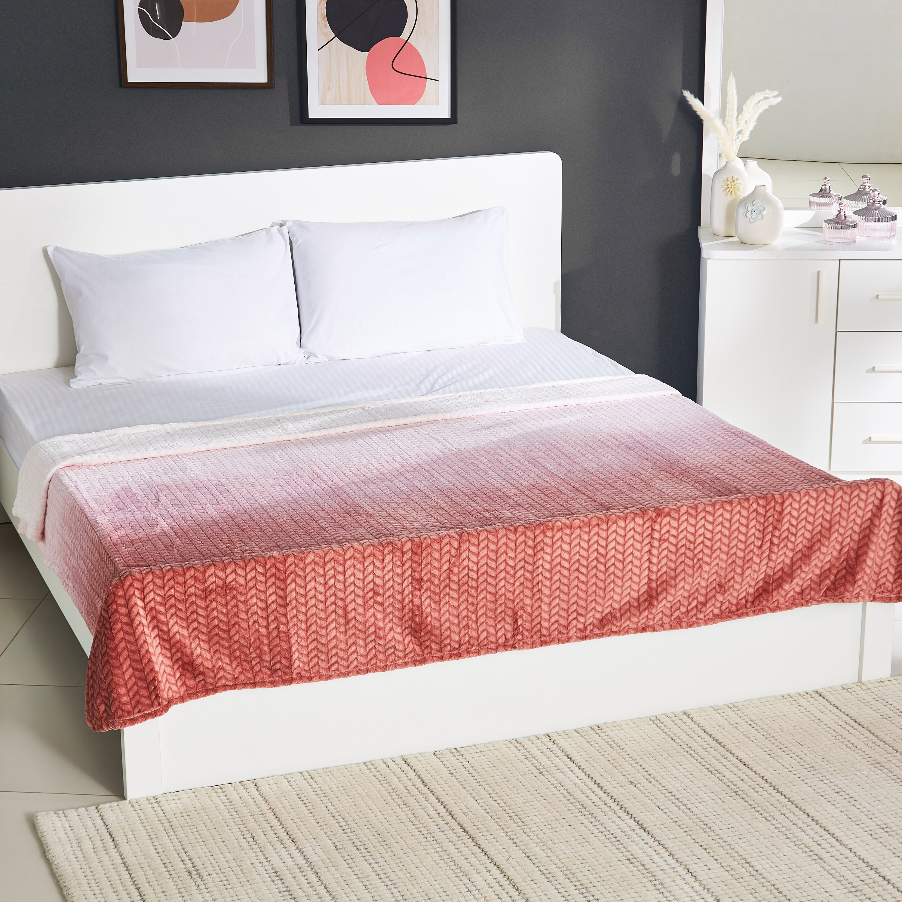 بطانية فلانيل كوين من هامبتون - 200x220 سم-hbxhomeware-hbxbedroom-image-1